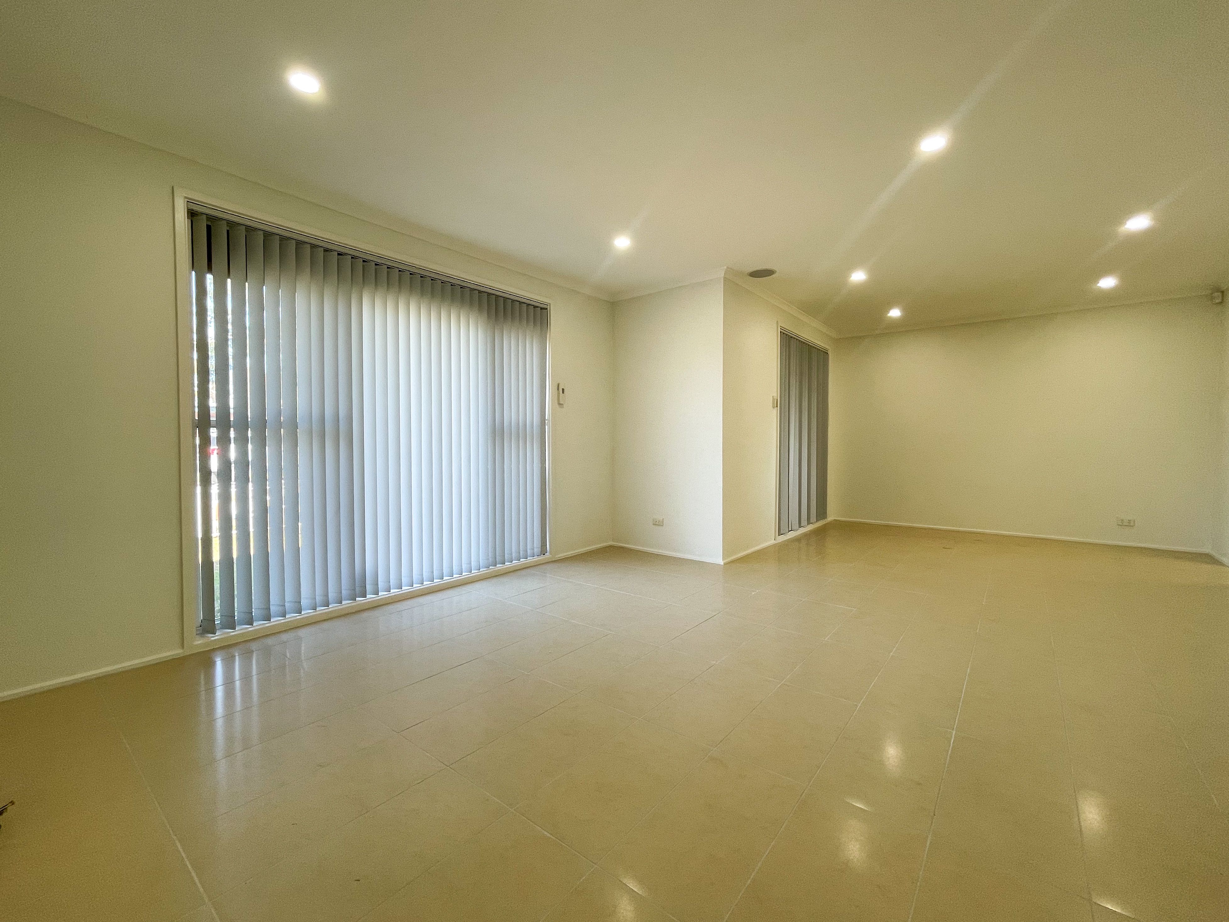 71 Anthony Drive, Rosemeadow, NSW 2560