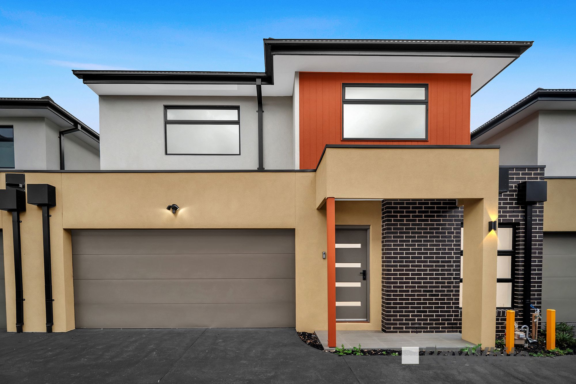 2/11 Ambleside Crescent, Berwick, VIC 3806