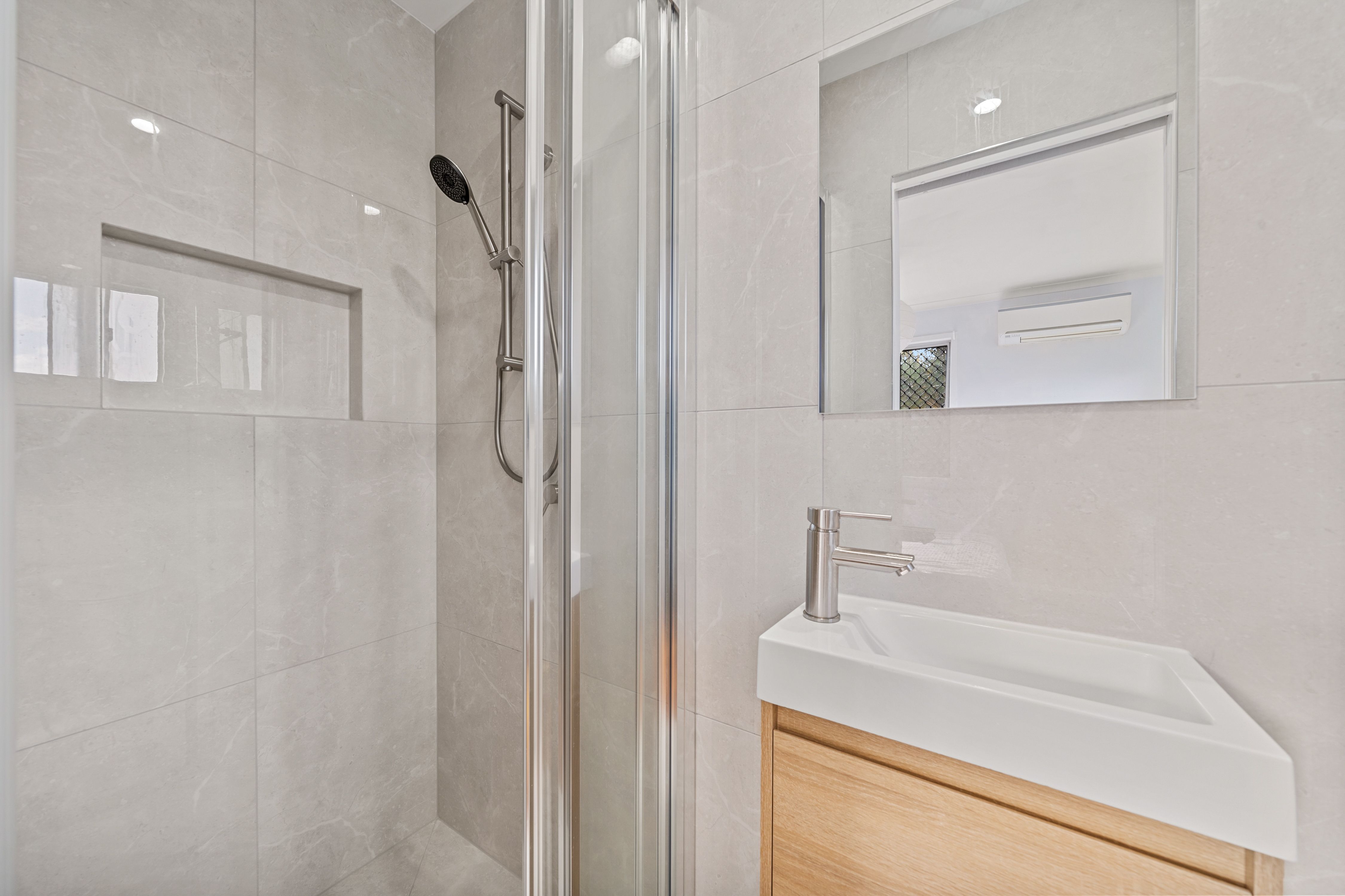27 MacArthur Crescent — photo 7 of 20