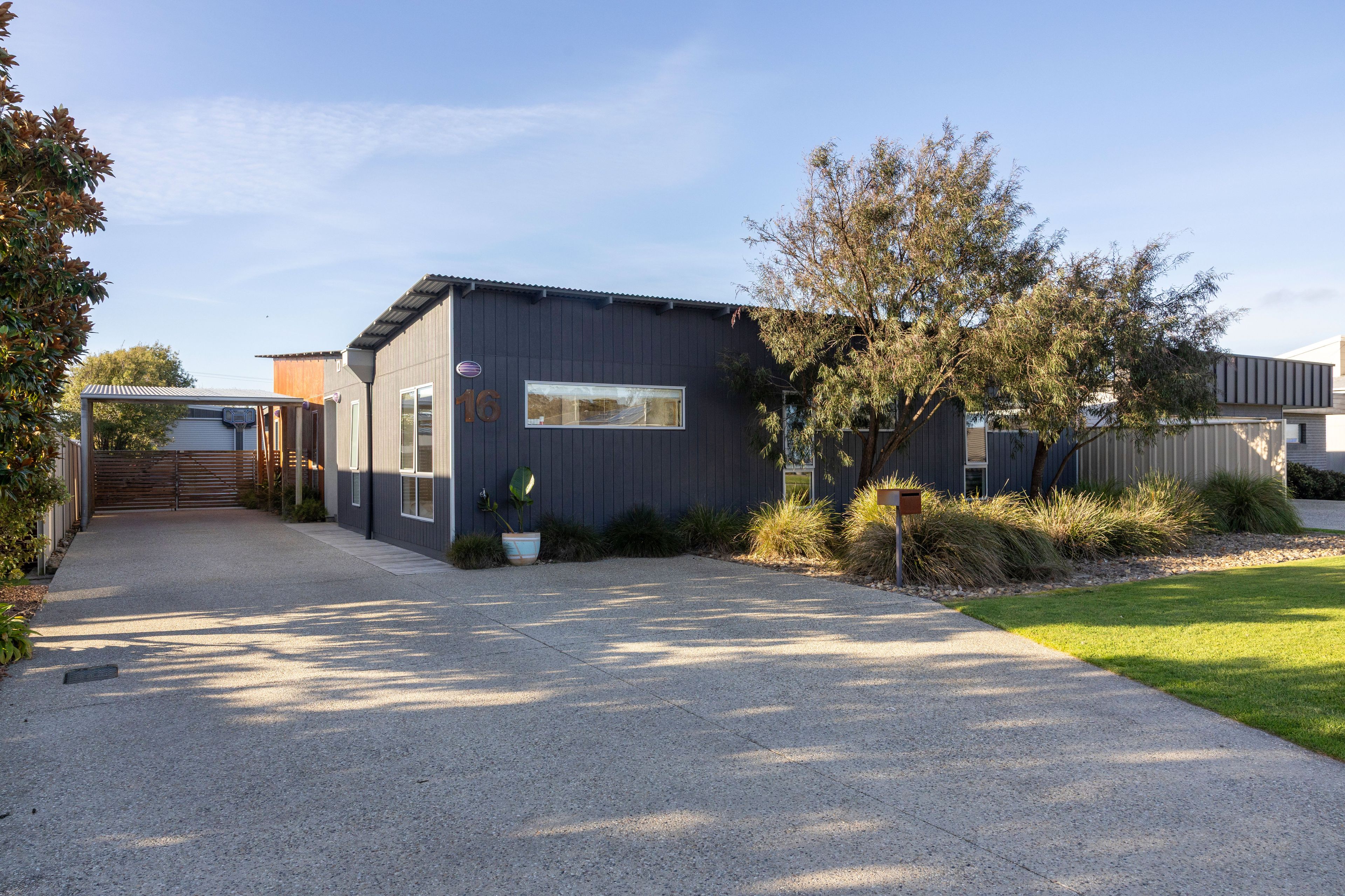 16 Douglas Court — photo 3 of 30