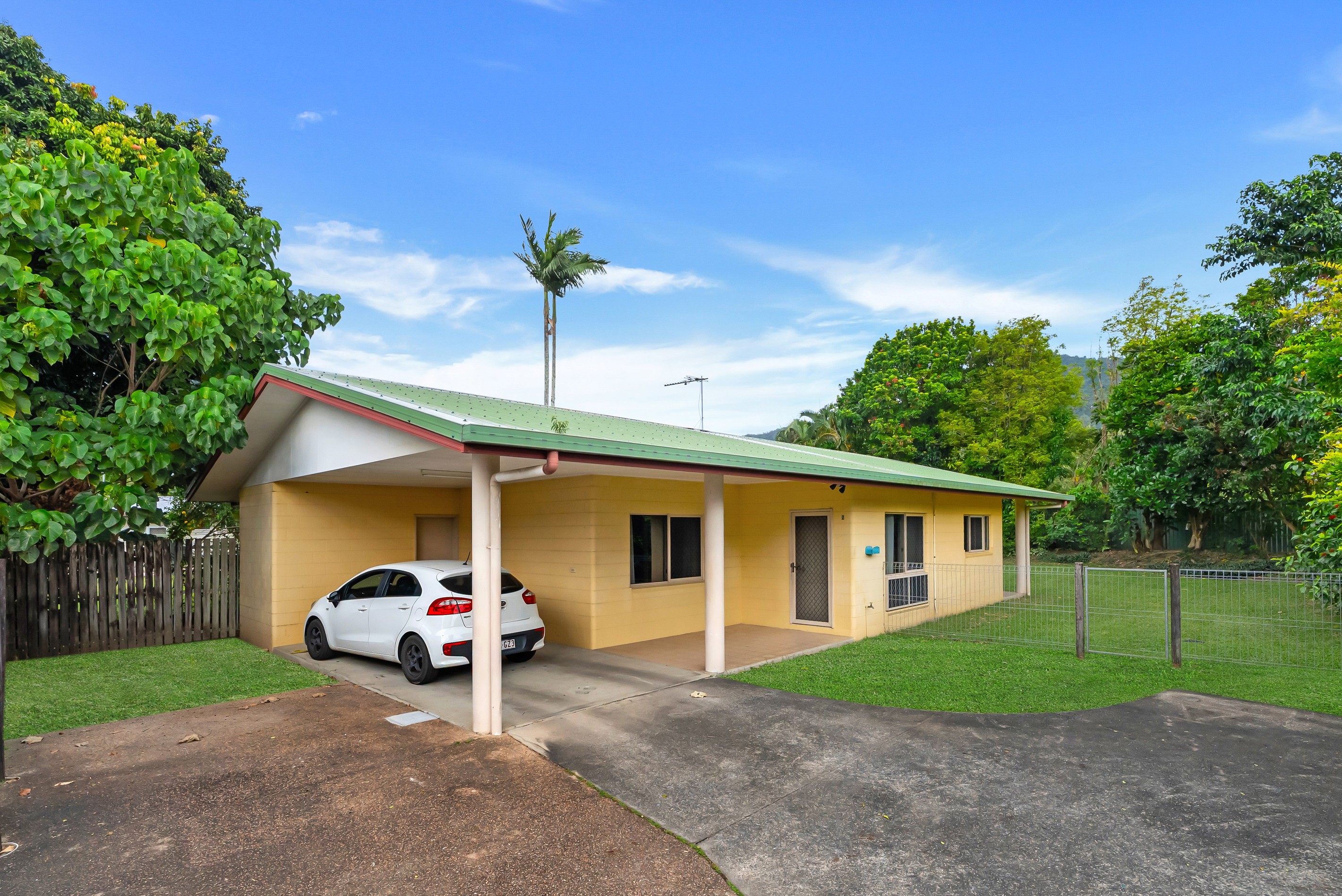 2/5 Coolabah Close, White Rock, QLD 4868