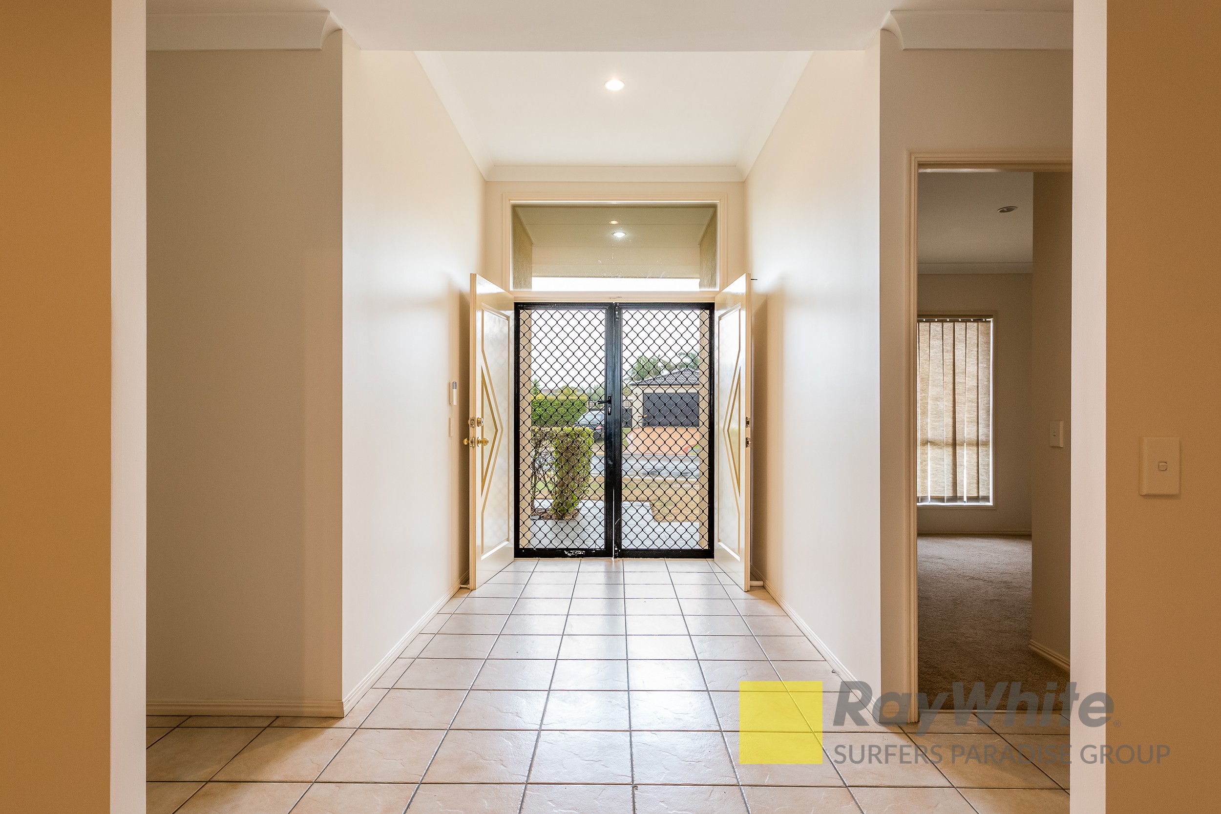 2 Nottinghill Gate Drive, Arundel, QLD 4214