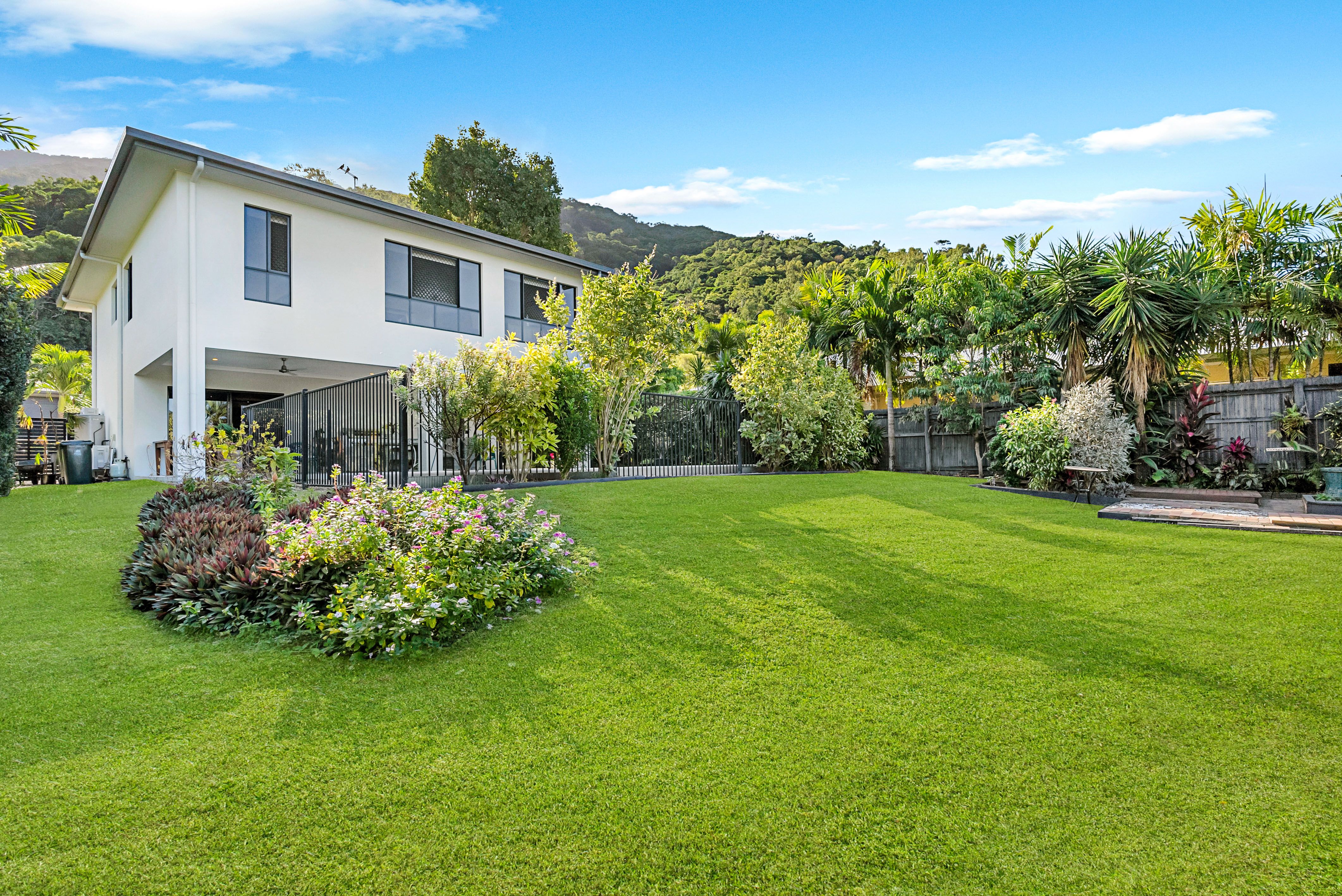 10 Retreat Close, Palm Cove, QLD 4879