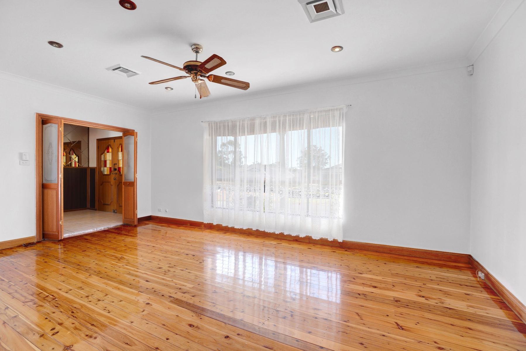 15 Lockheed Circuit, St Clair, NSW 2759