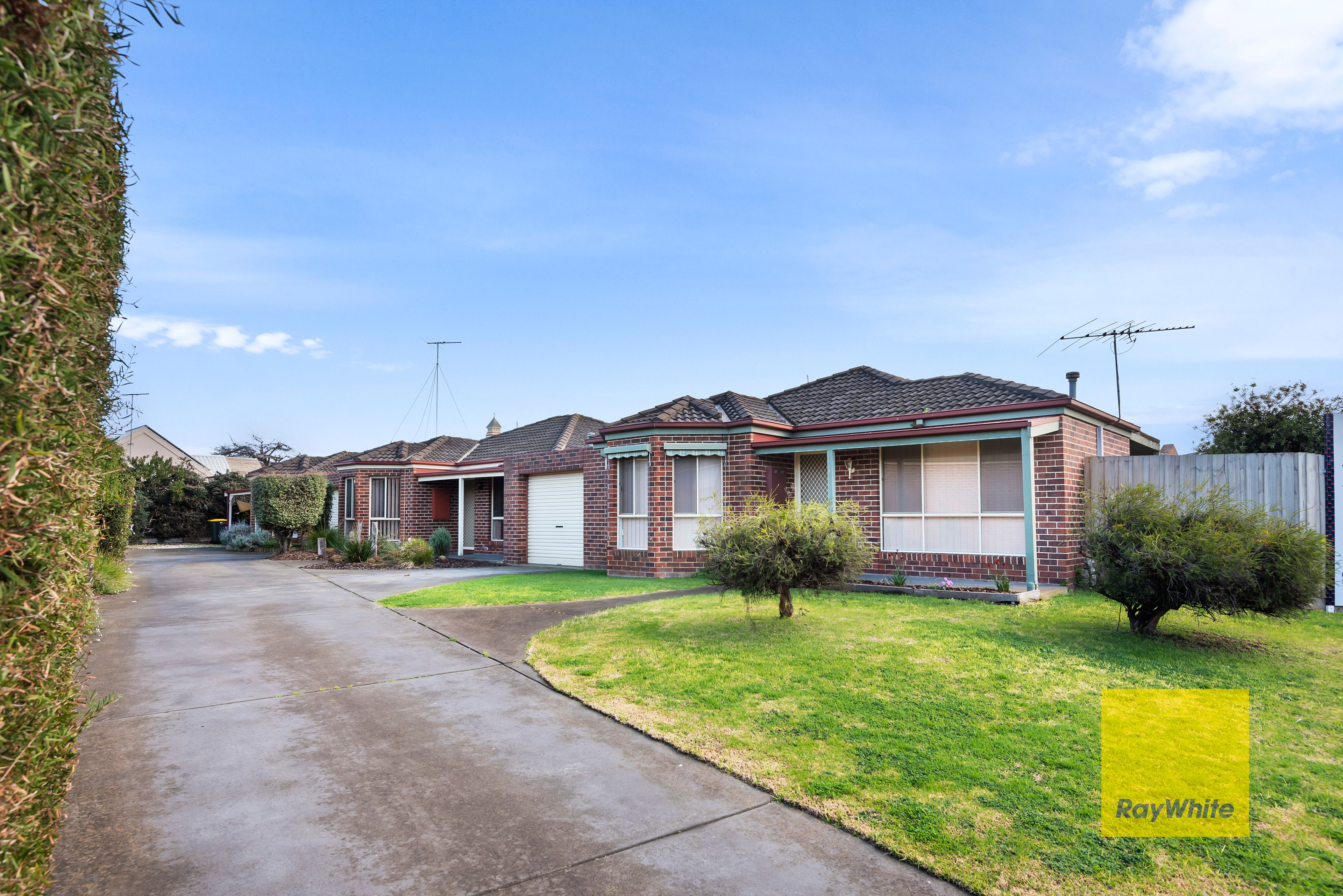 2/2 Webster Court, Highton, VIC 3216