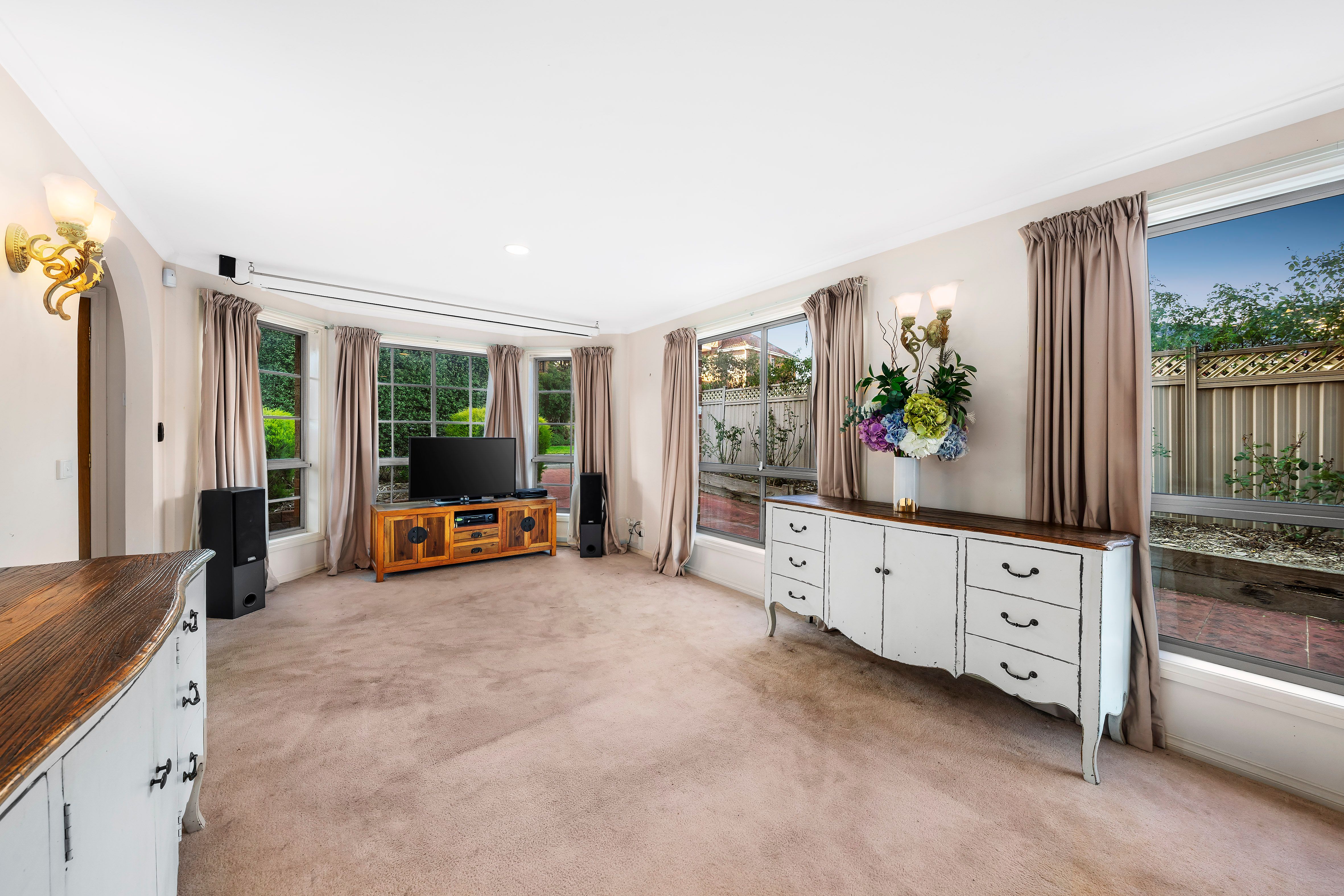 2 Oakden Drive, Bundoora, VIC 3083