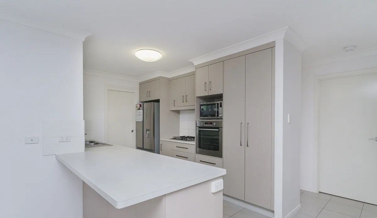 33 Burke And Wills Drive, Gracemere, QLD 4702
