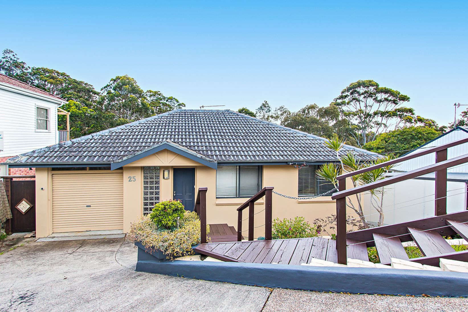 25 Stuart Street, Kotara South, NSW 2289