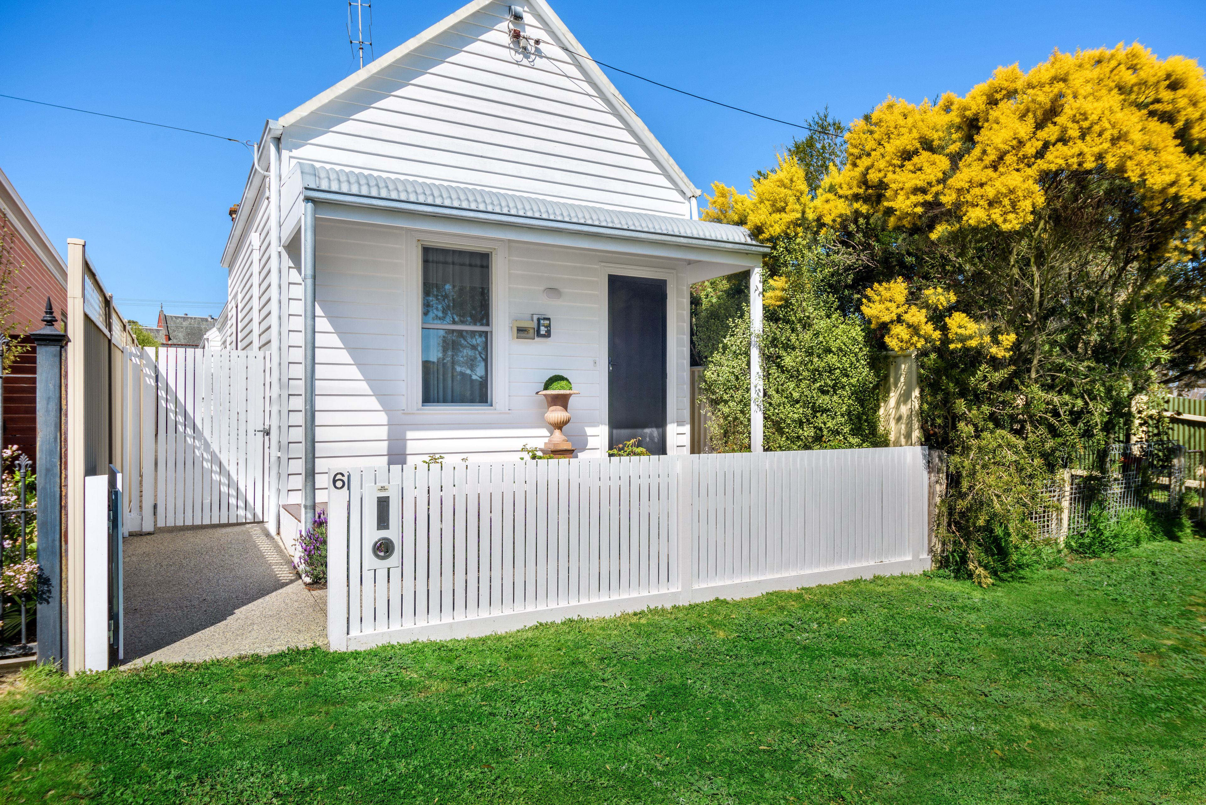 6 Dyte Parade, Ballarat East, VIC 3350