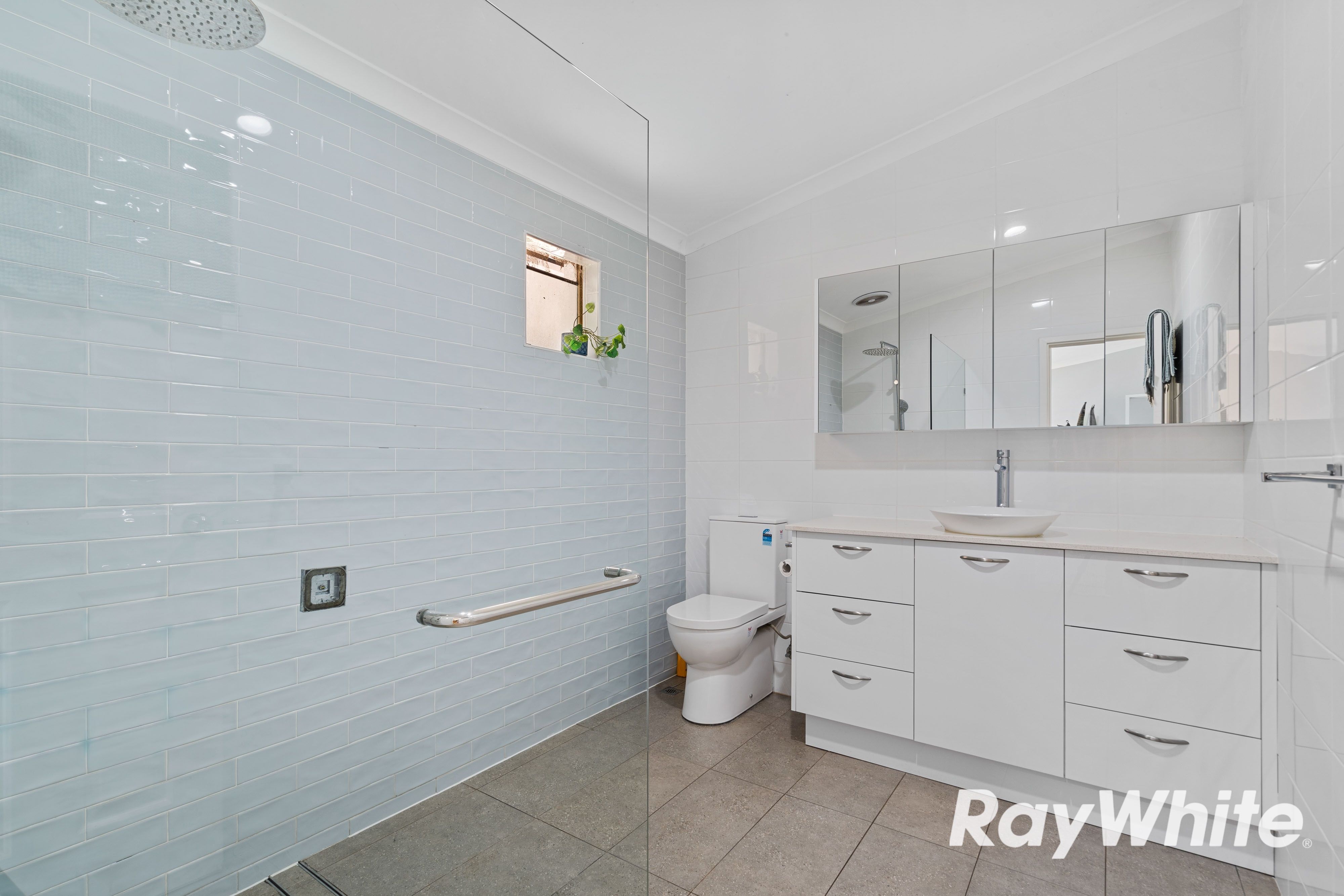 4 Silverton Crescent — photo 13 of 21