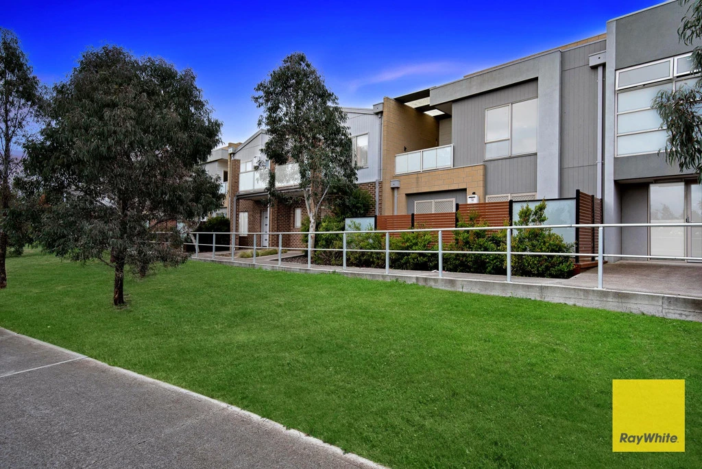 15/2 ROCKGARDEN Drive, Truganina, VIC 3029
