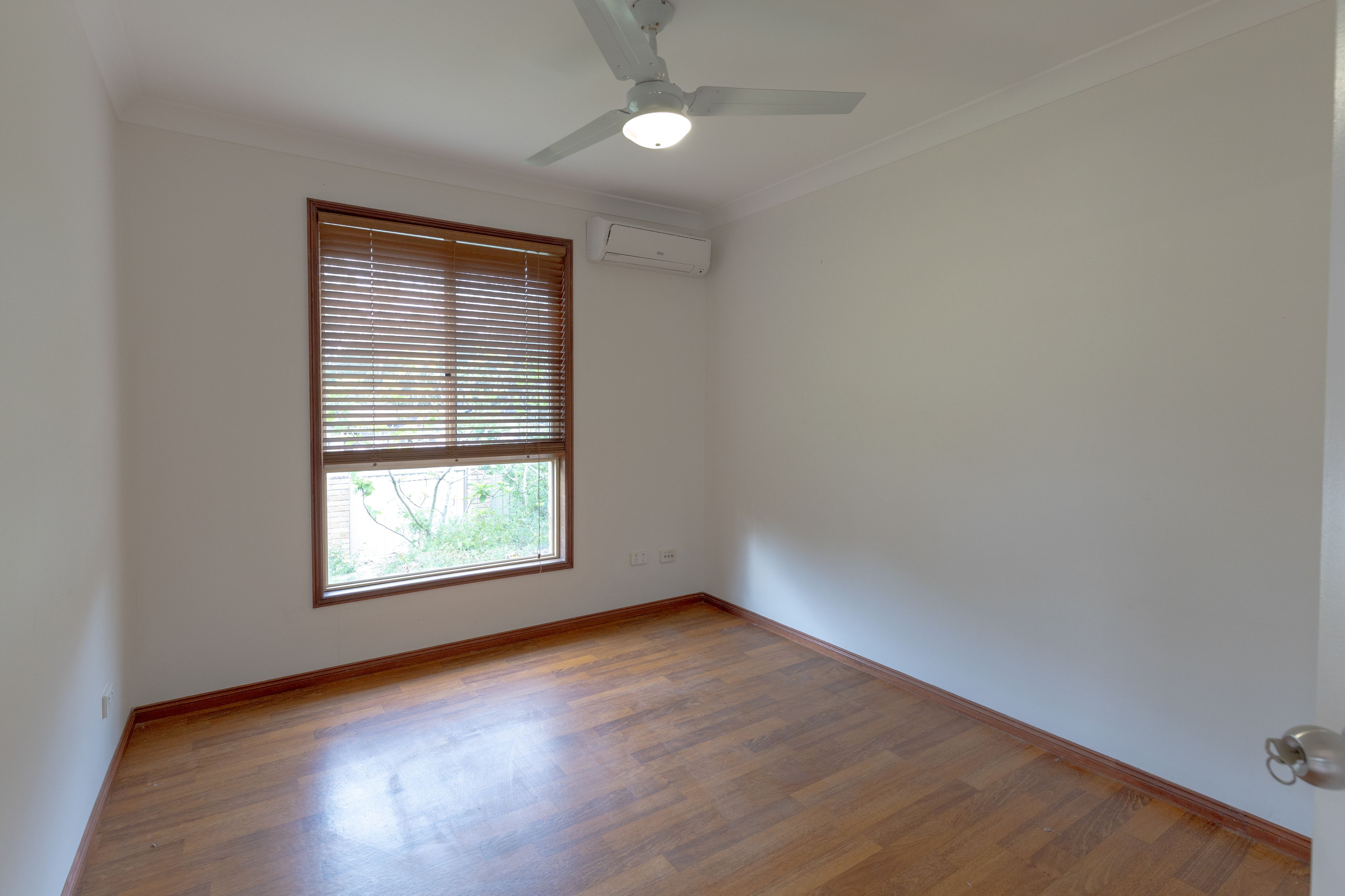 37 Colisa Crescent — photo 12 of 14