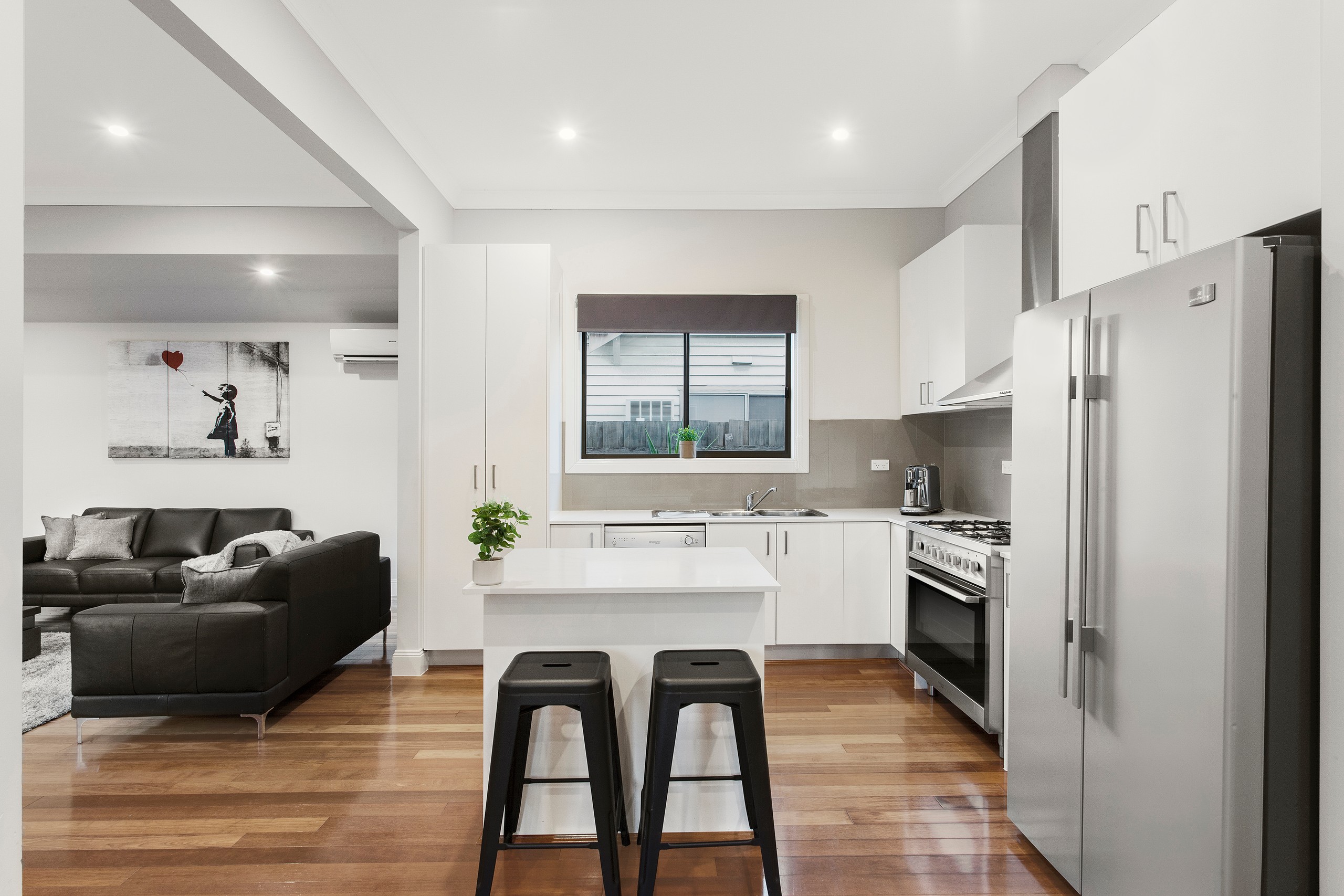 1/54 Willesden Road, Hughesdale, VIC 3166