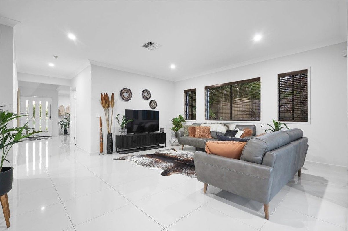 15 Newton Street — photo 3 of 22