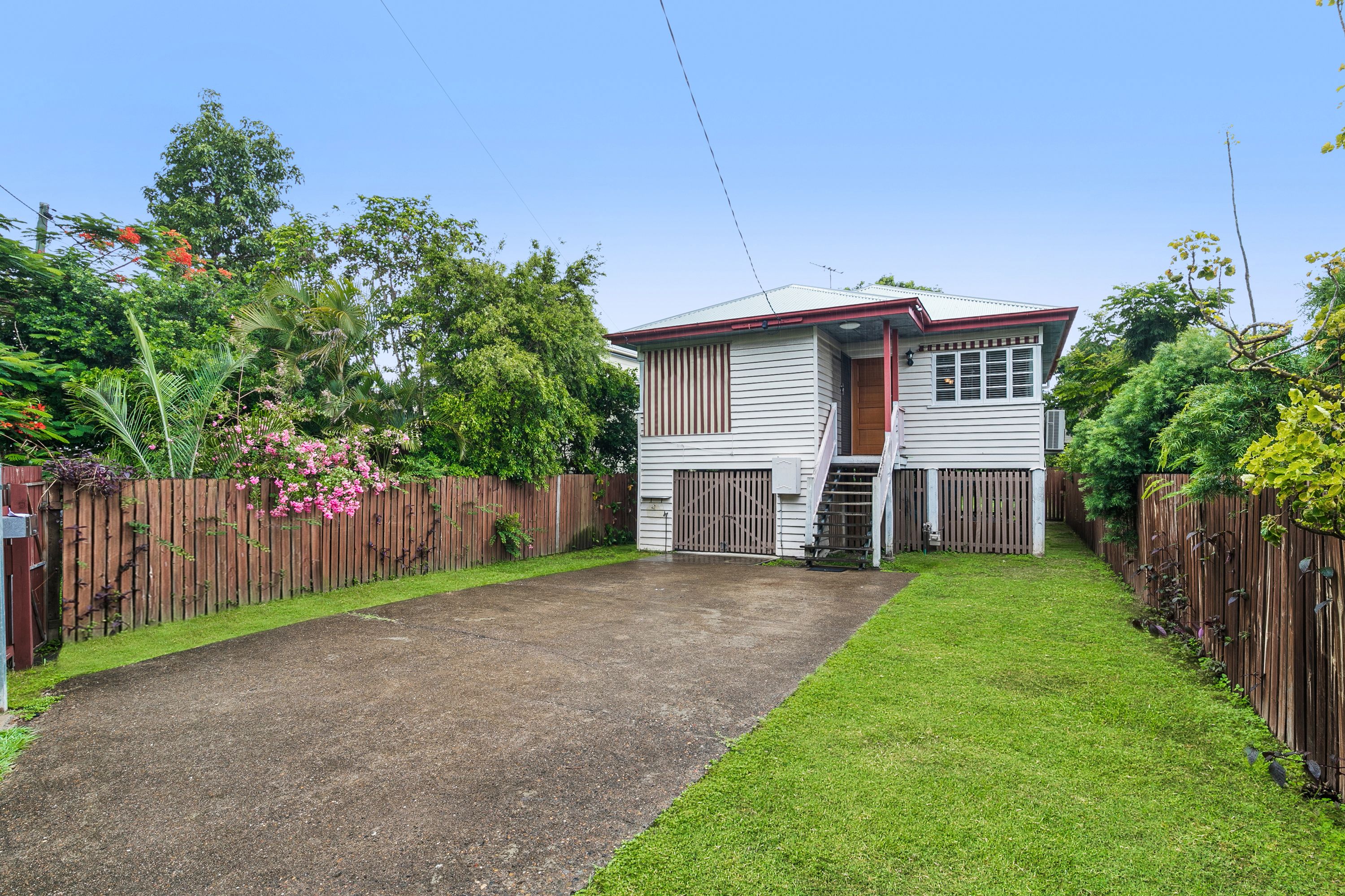41 Railway Road, Fairfield QLD 4103