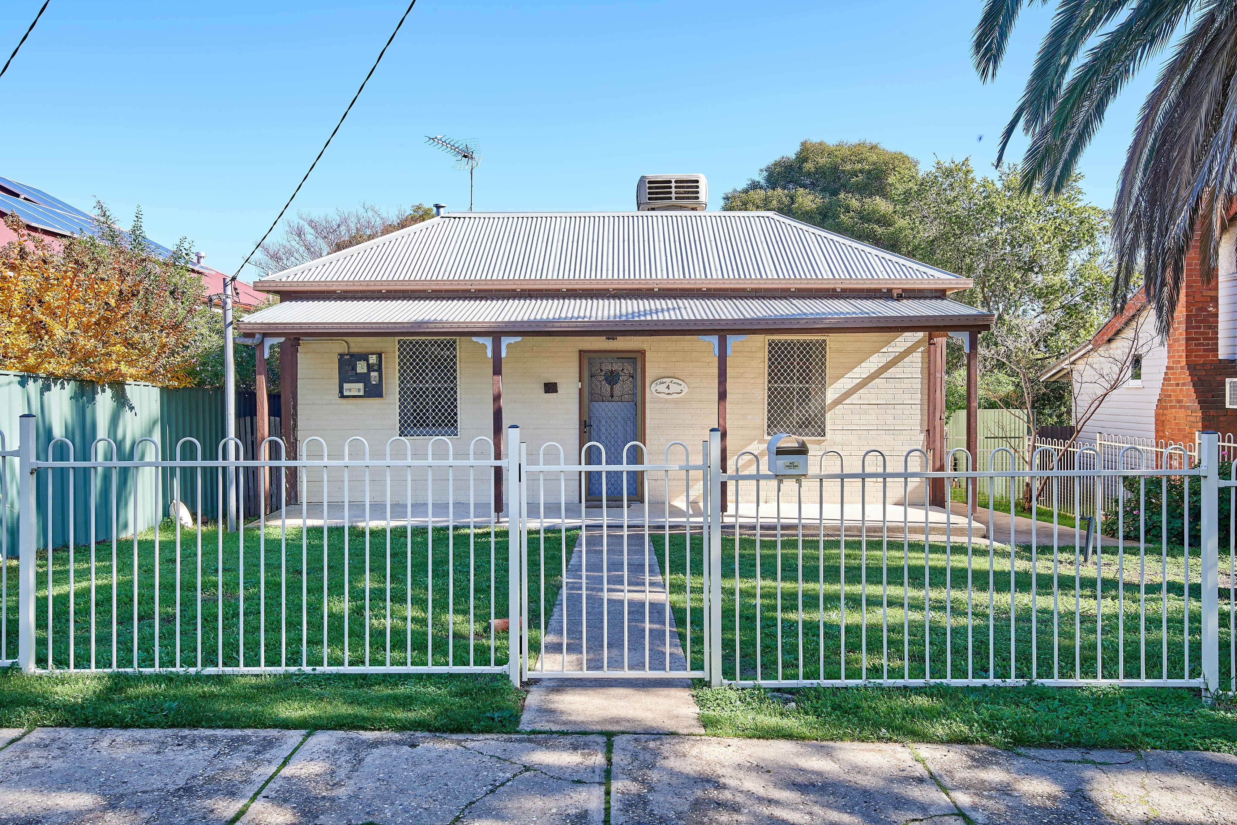 4 Kildare Street, Turvey Park NSW 2650