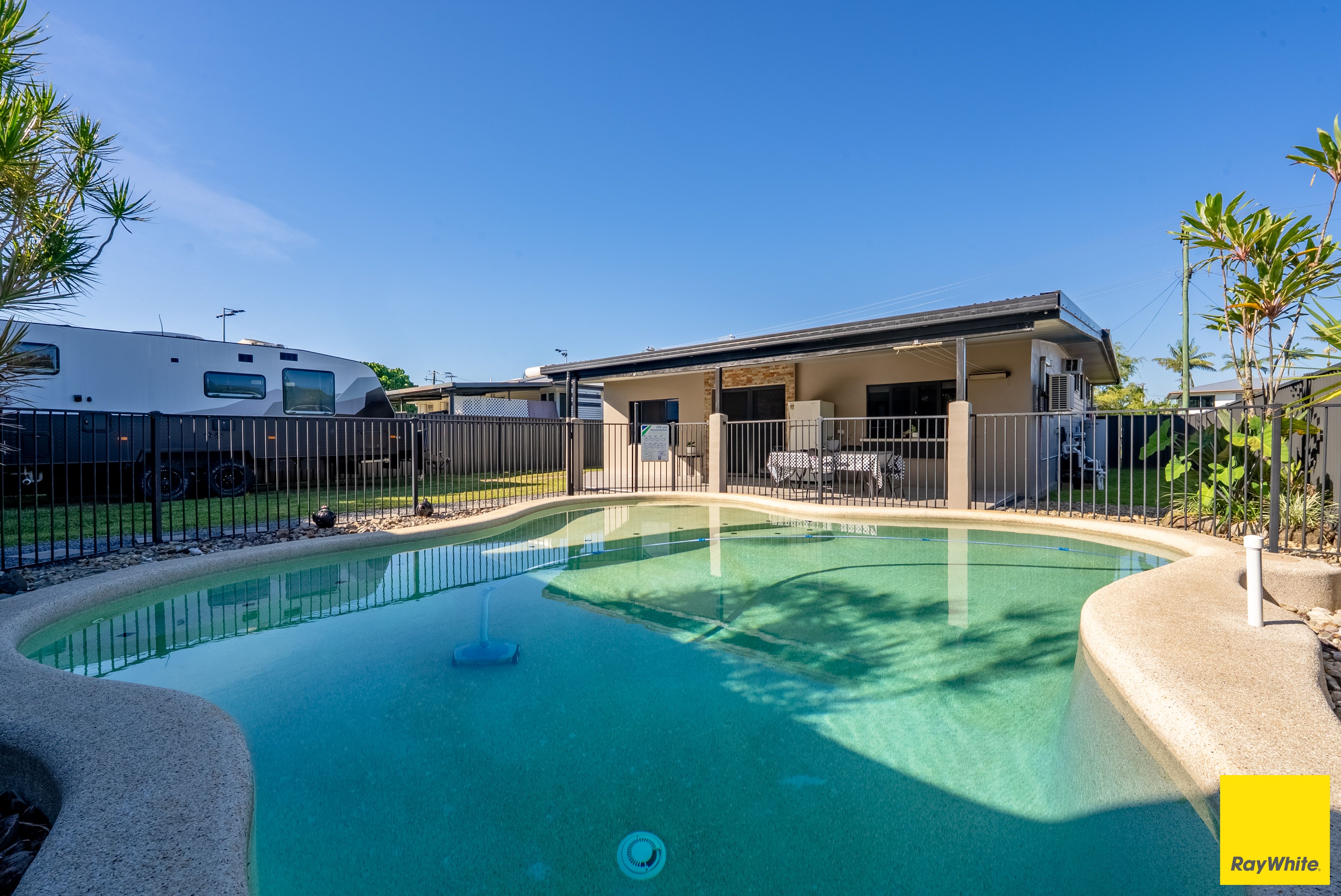 8 Wallace Street, Manunda, QLD 4870