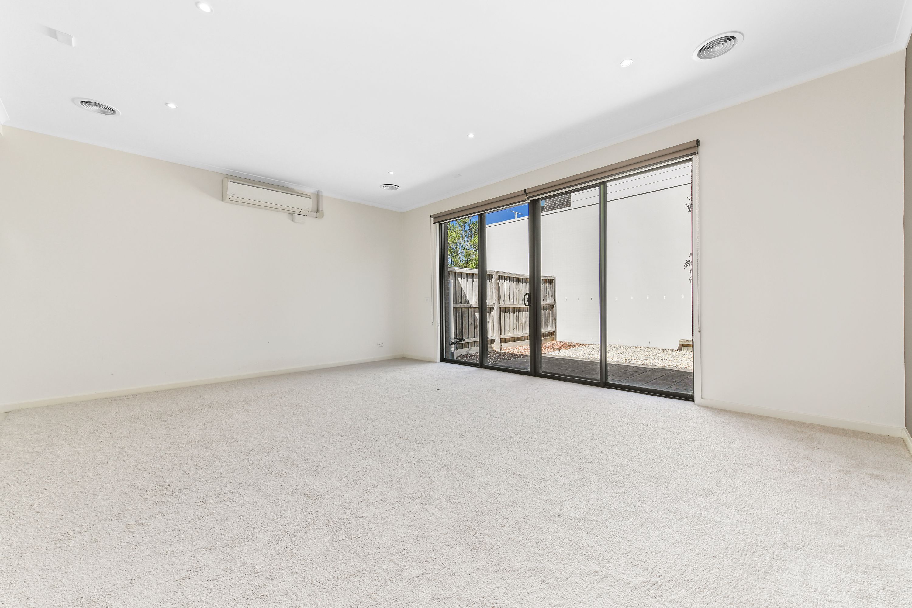 14 Anfield Crescent — photo 2 of 8