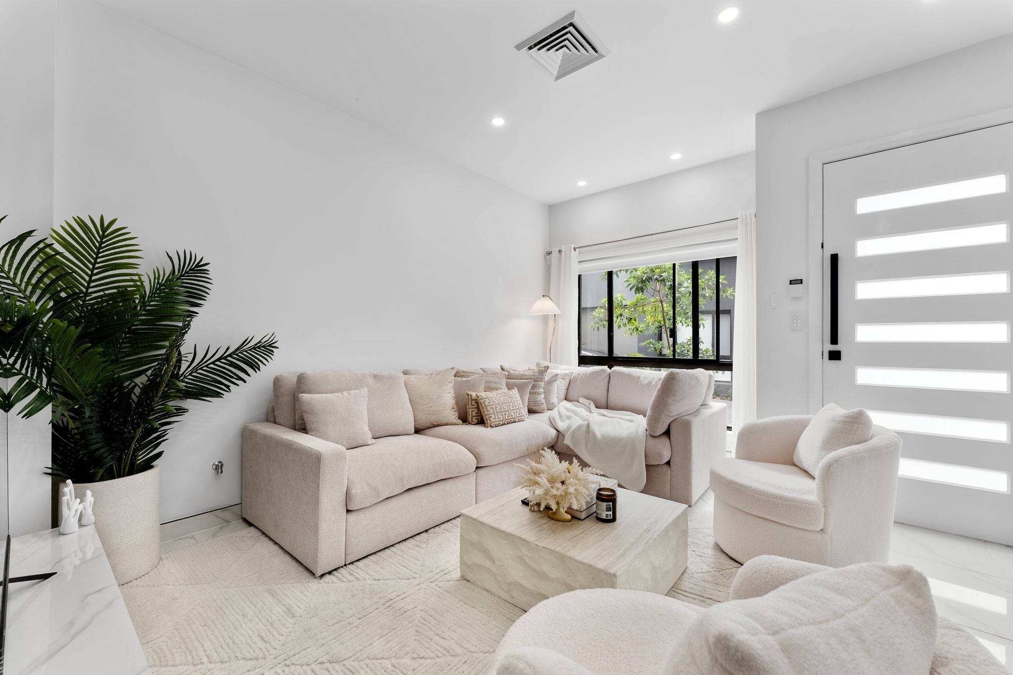 8/104 Glossop Street — photo 3 of 20
