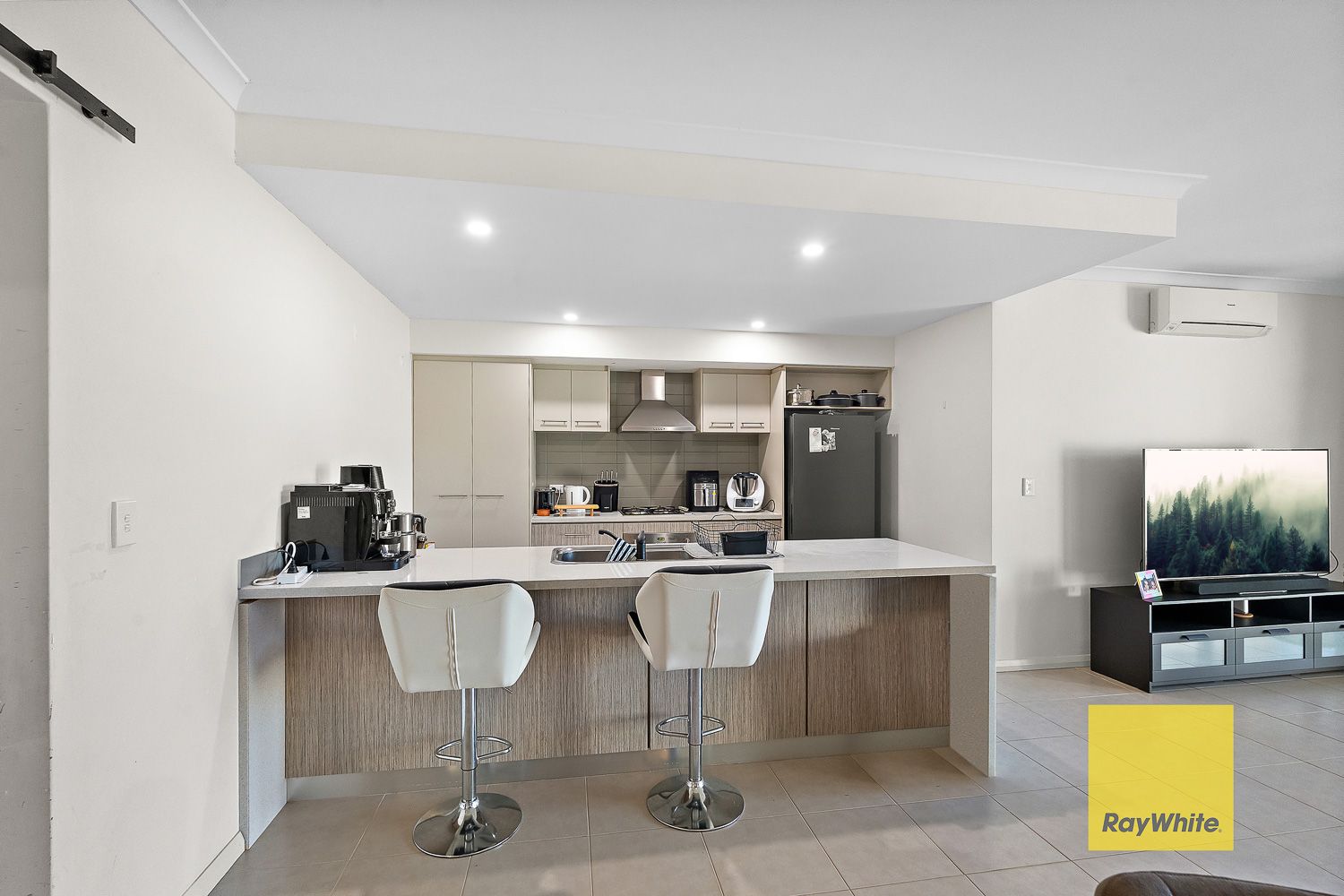 5/50 Suttor Drive — photo 3 of 14