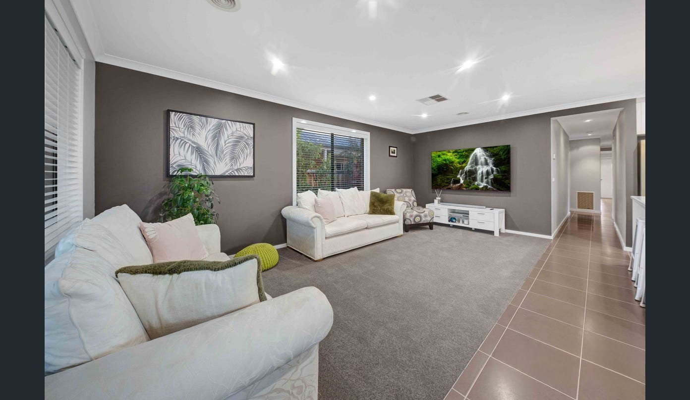 26 Saltbush Crescent, Brookfield, VIC 3338