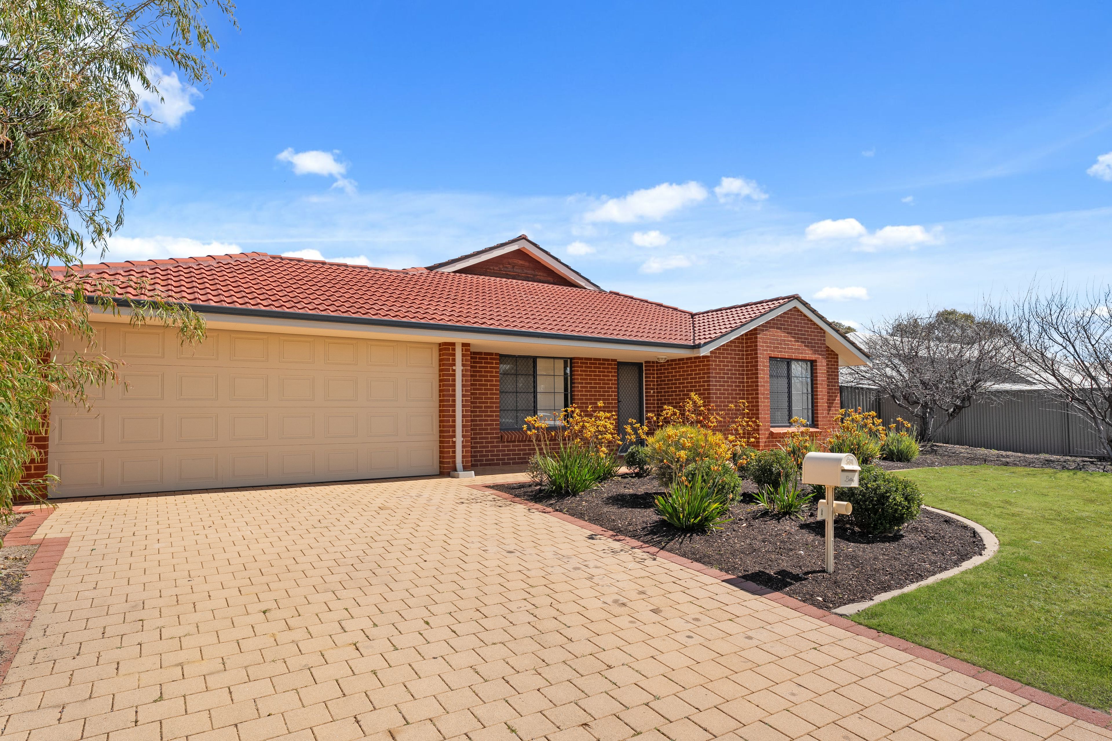 4 Oxenholme Way, Waikiki, WA 6169
