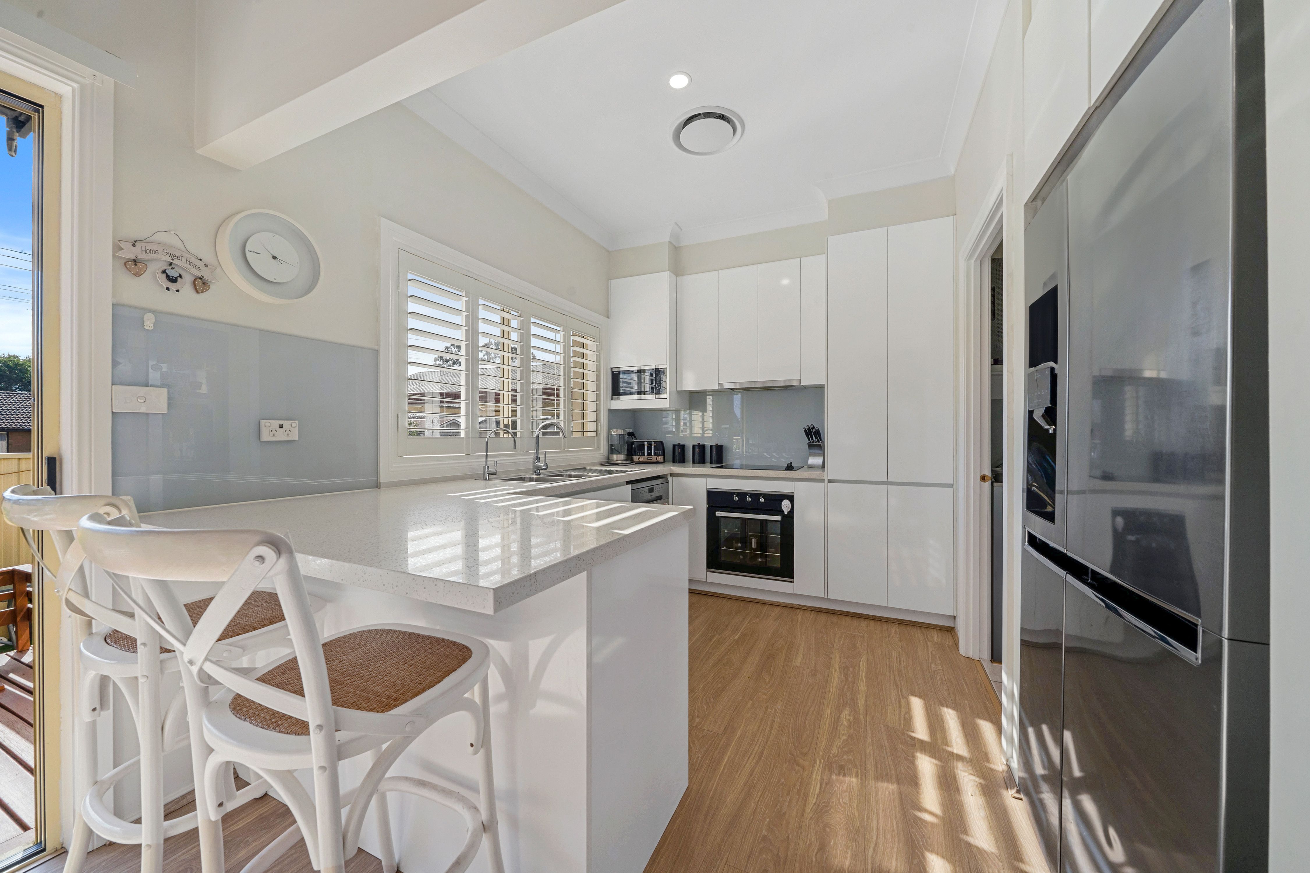 36 College Street — photo 3 of 18