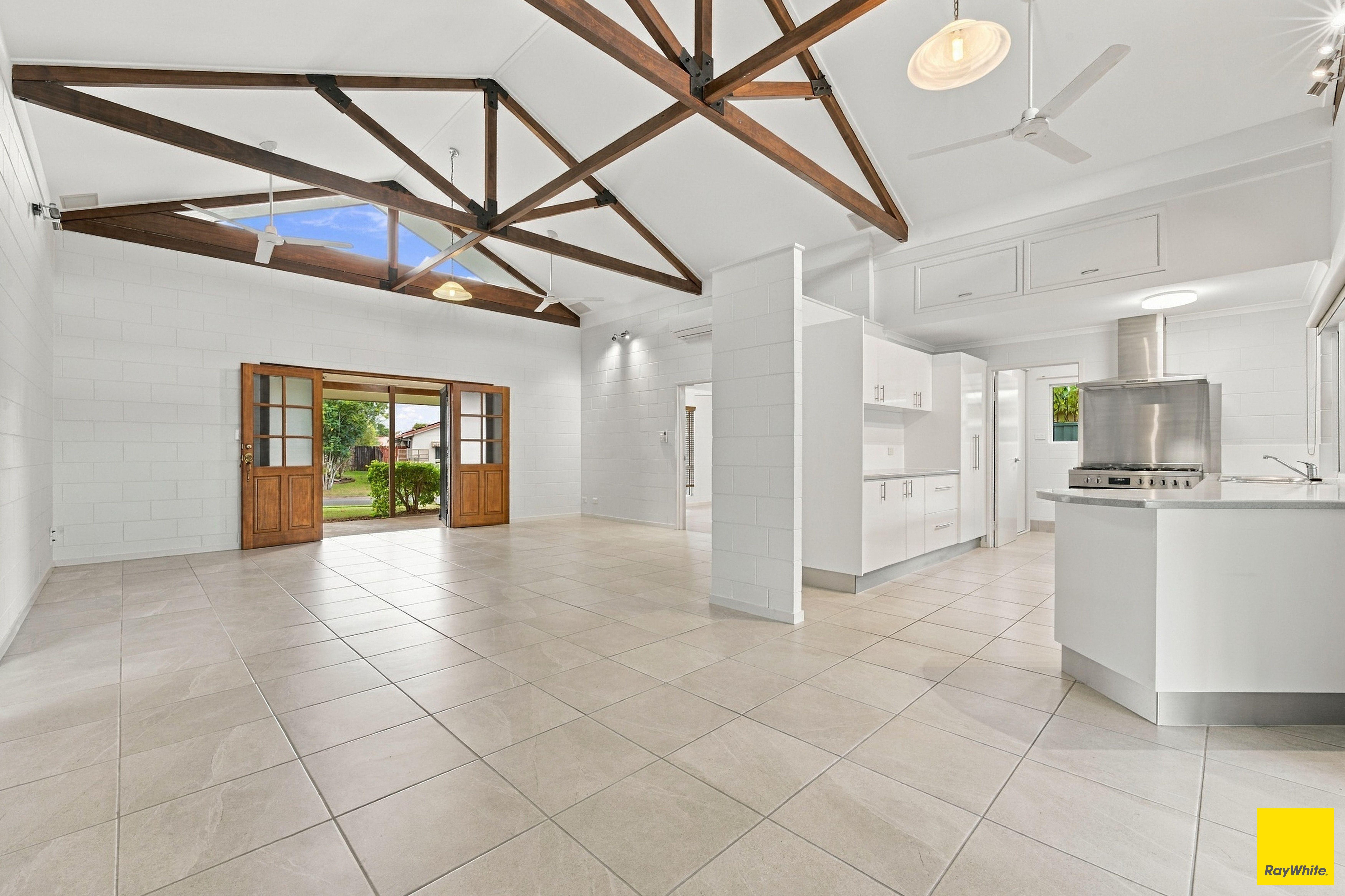 25 Del Manso Crescent — photo 11 of 24