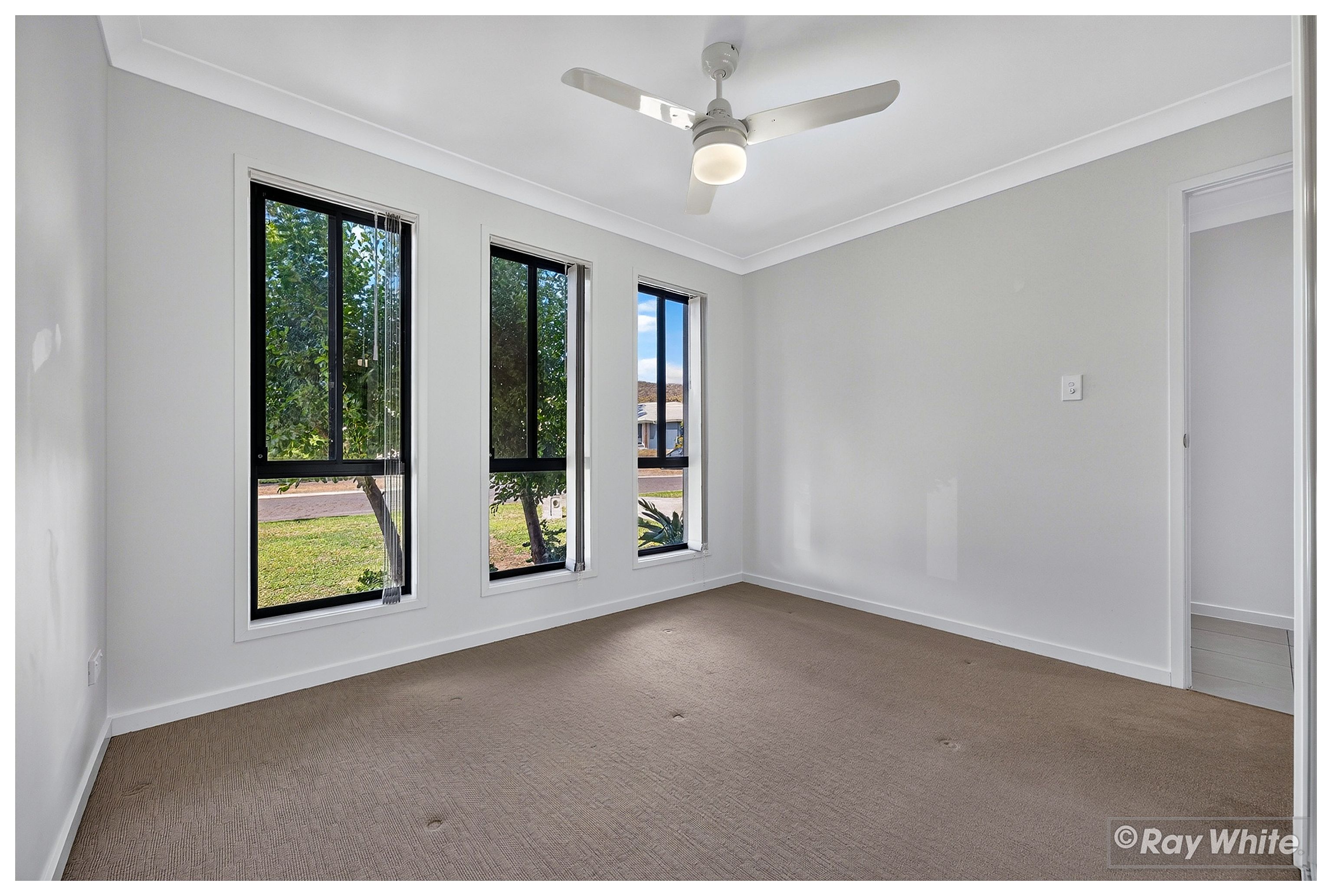 40 Varsity Crescent — photo 19 of 30