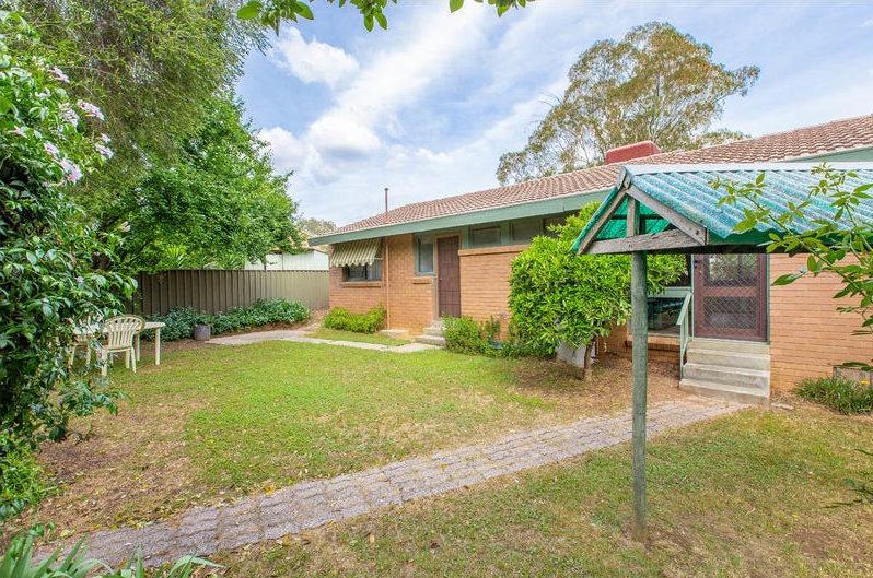 34 Aruma Crescent — photo 8 of 8