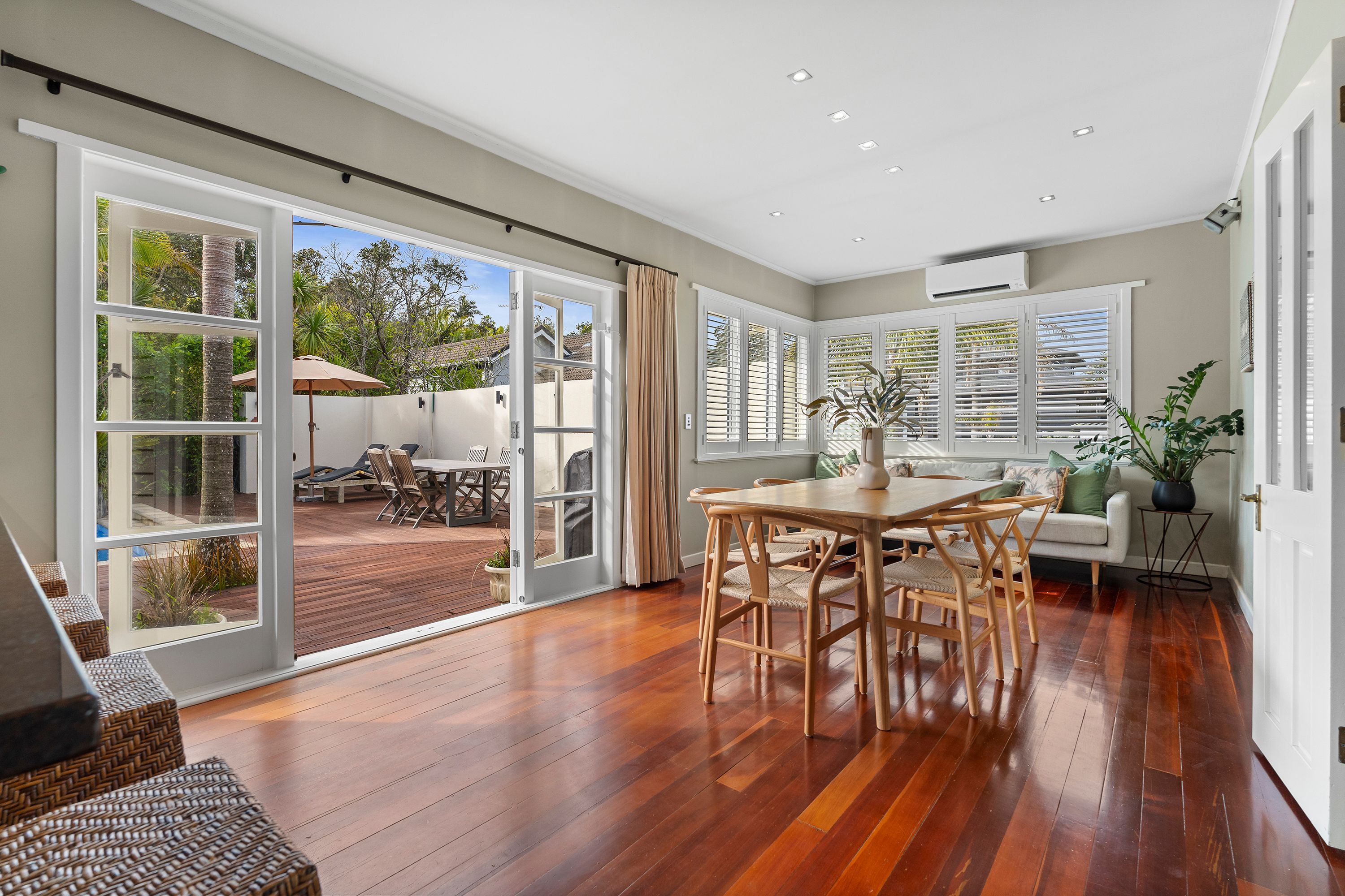 6 The Esplanade, Campbells Bay, North Shore City