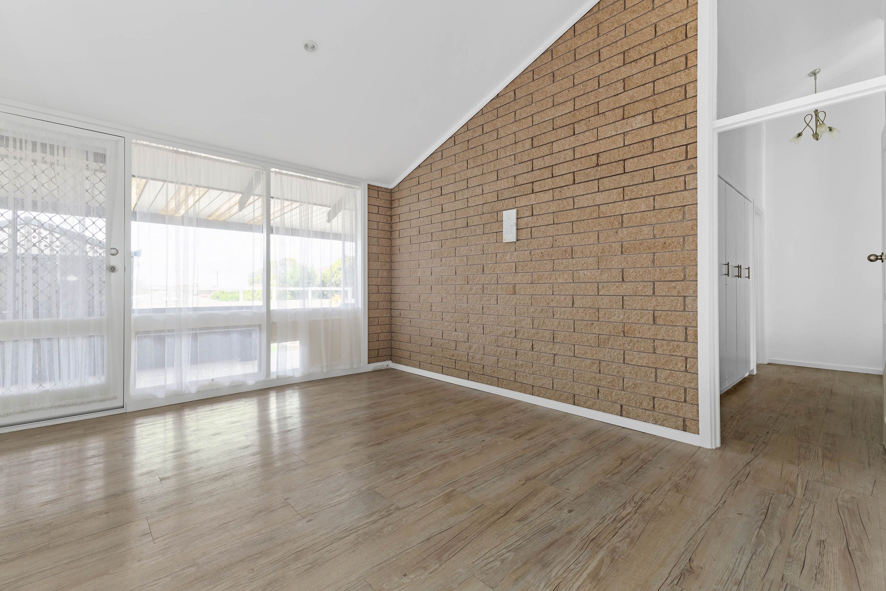 11 Chapel Road — photo 4 of 16