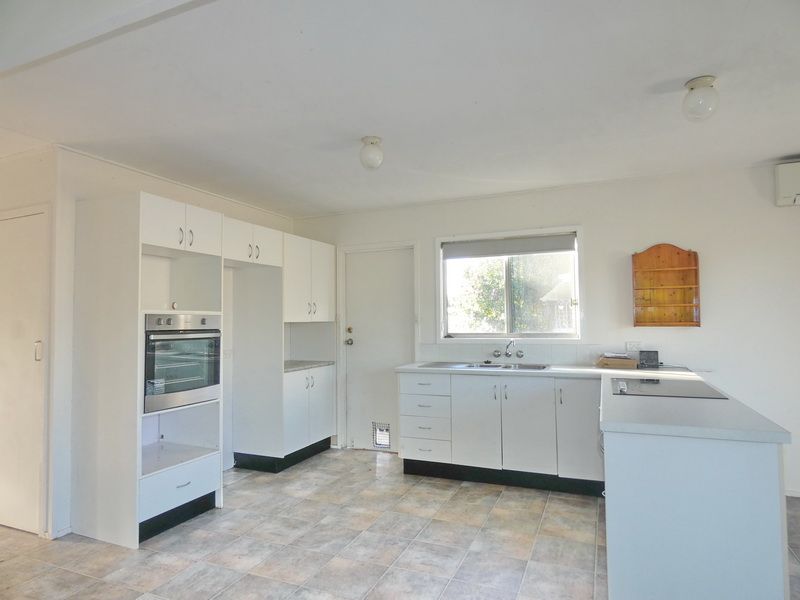 8 Maple Street, Kingston, QLD 4114