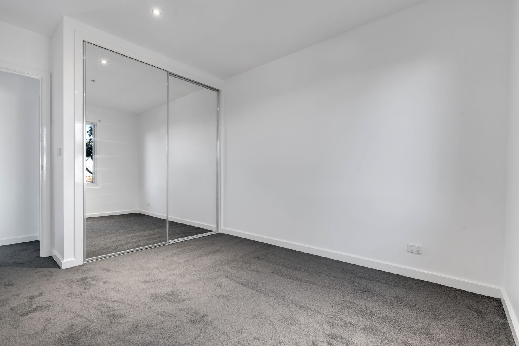 33/777 Bell Street — photo 10 of 16