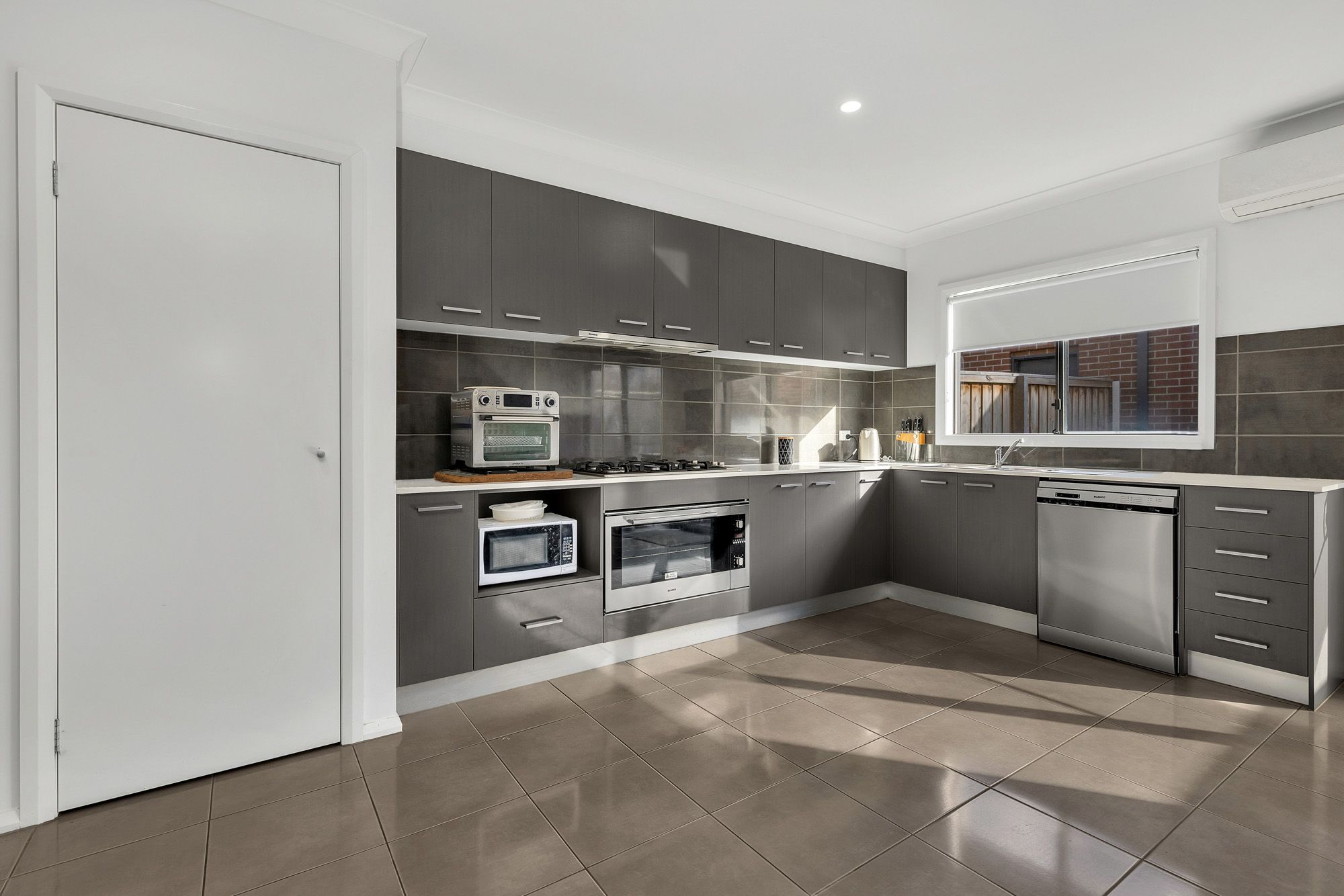 14 Treeve Parkway, Werribee, VIC 3030