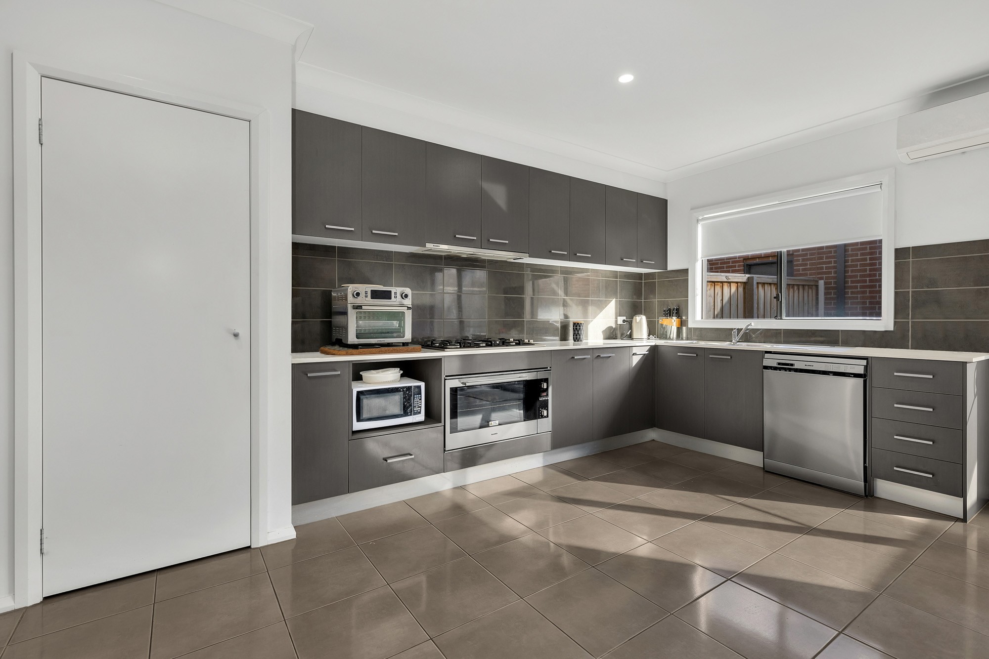 14 Treeve Parkway, Werribee, VIC 3030