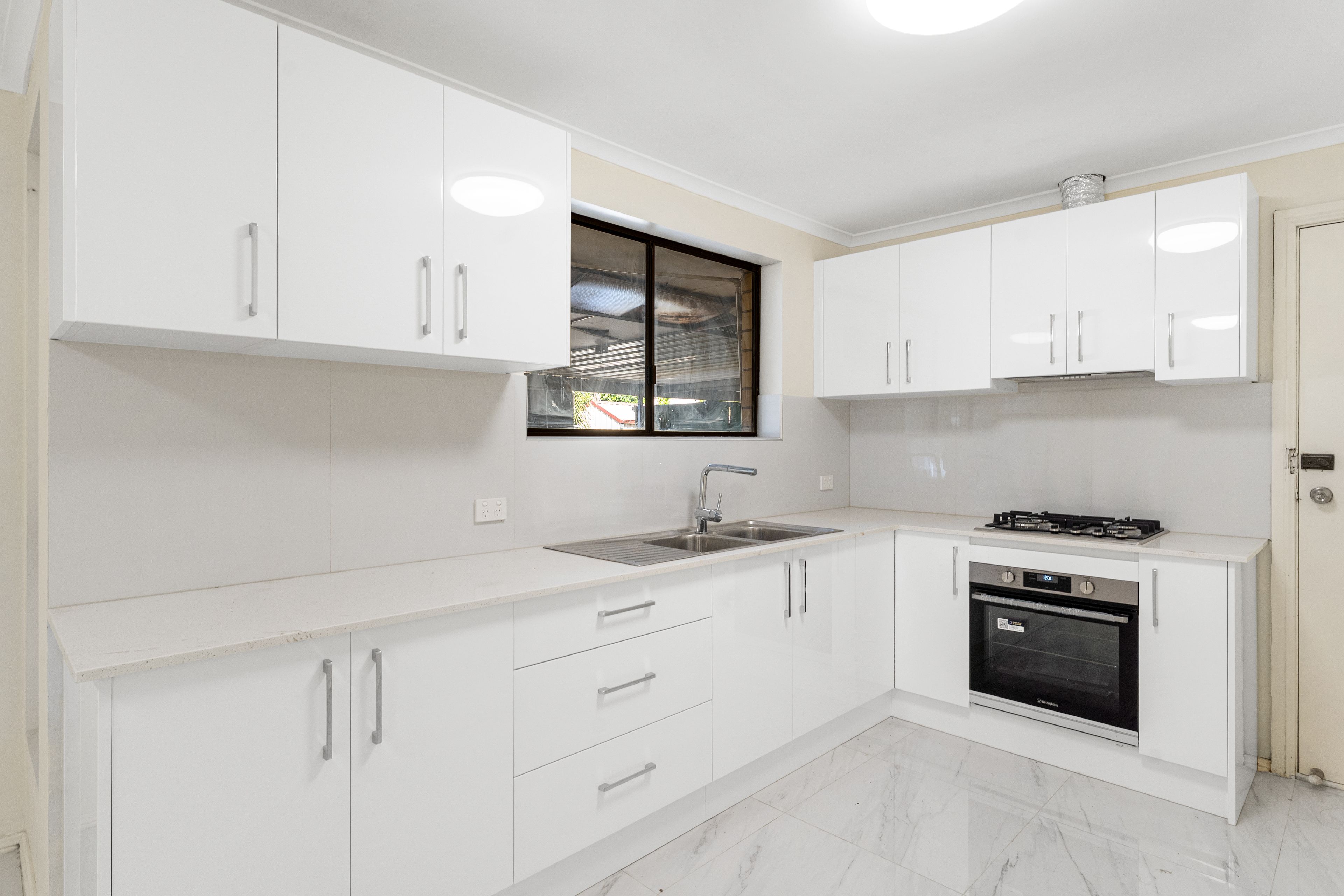 10 Alan Crescent — photo 6 of 14
