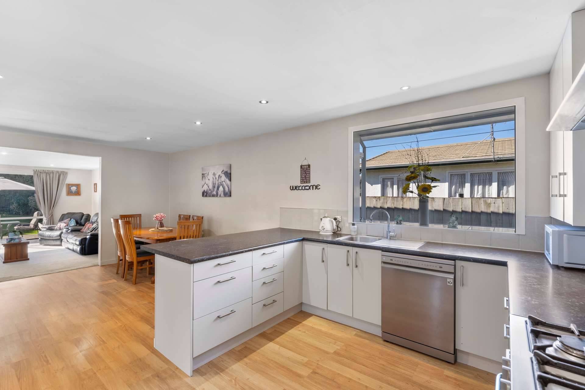 16 Woodend Road photo 3