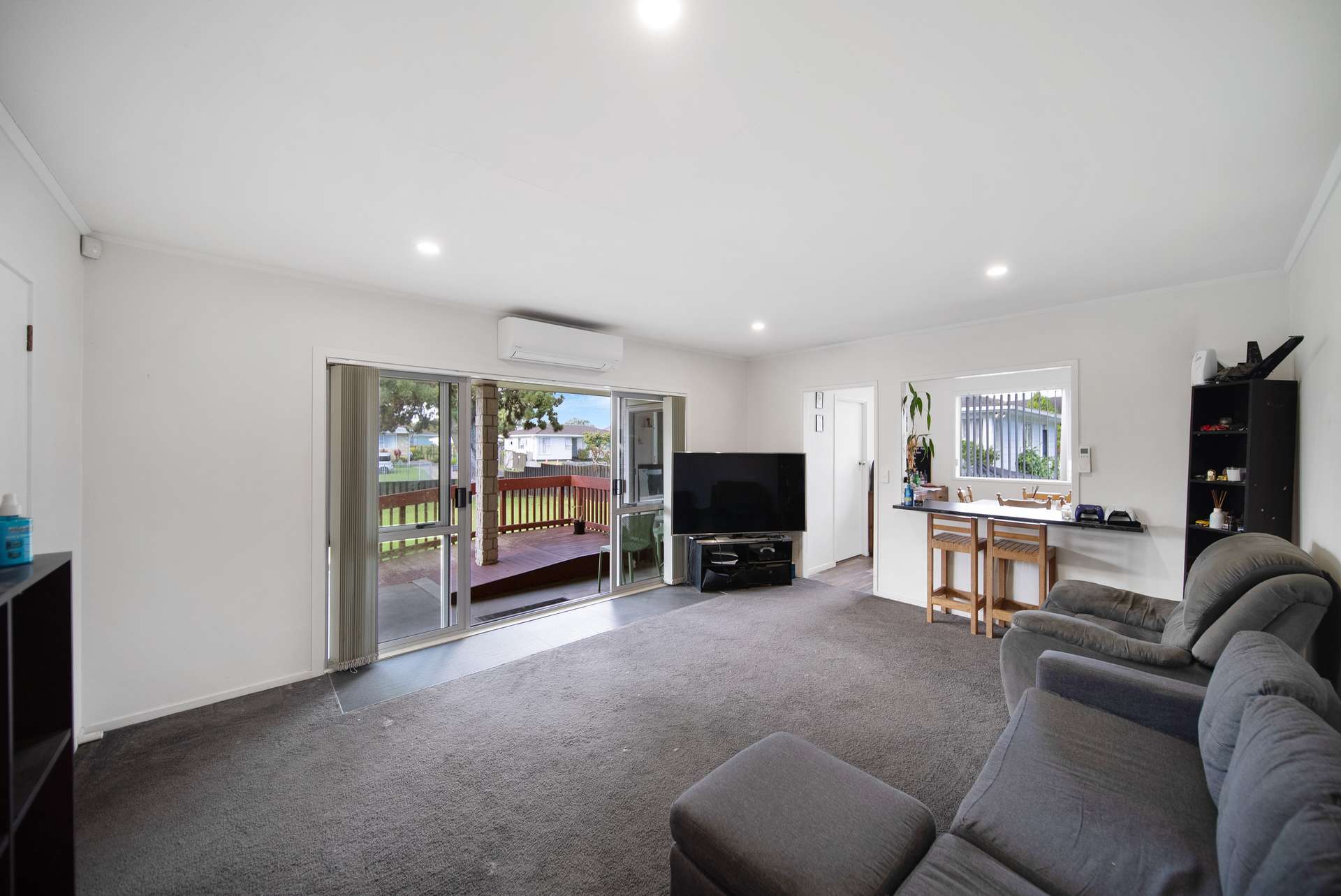 21 Staverton Crescent photo 8