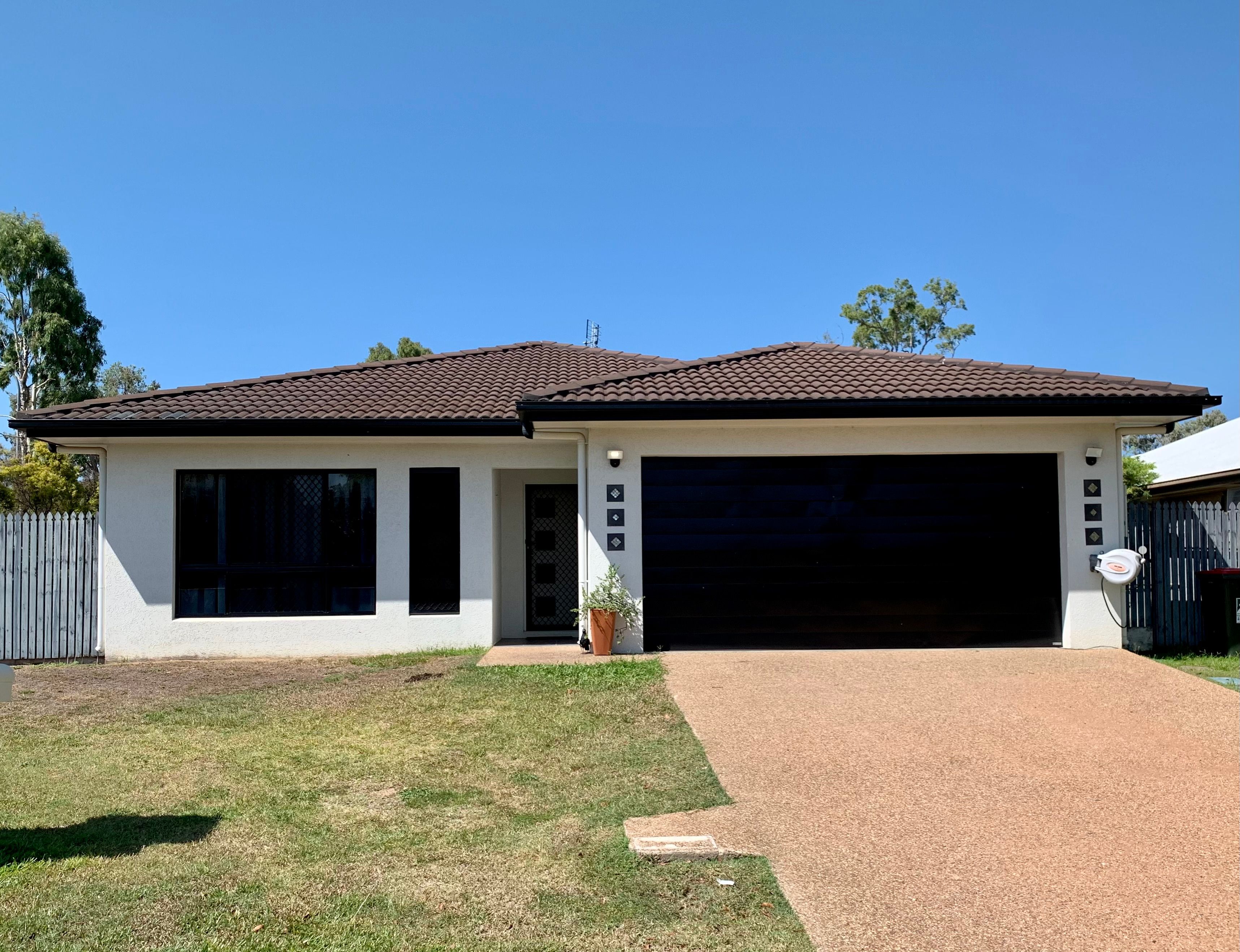 1 Daintree Drive, Bushland Beach QLD 4818