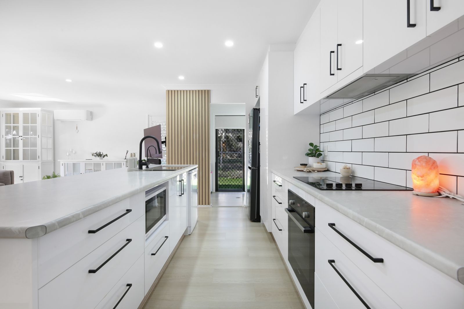 16/302 Christine Avenue — photo 6 of 26