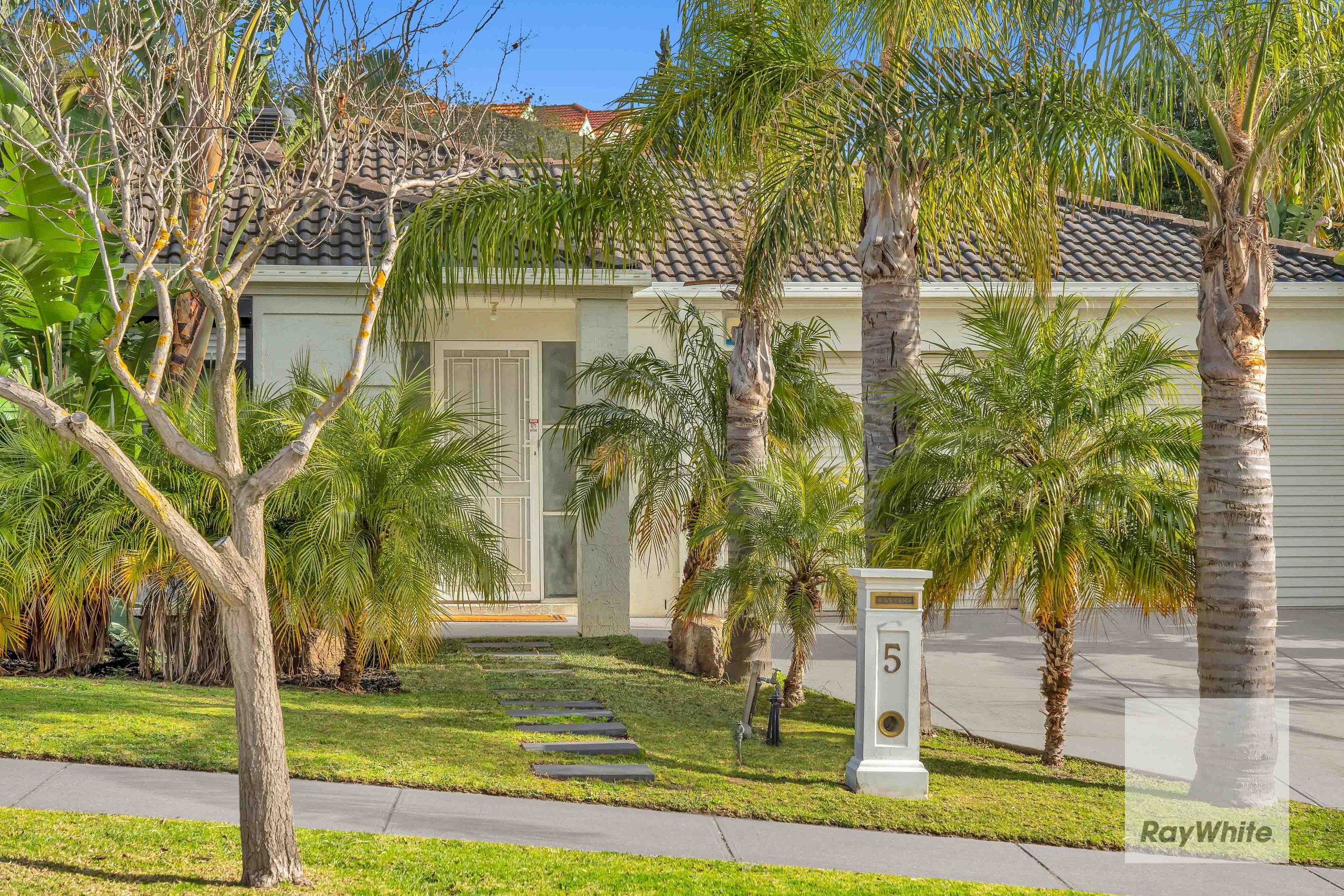 5 Nicholson Court, Greenvale, VIC 3059