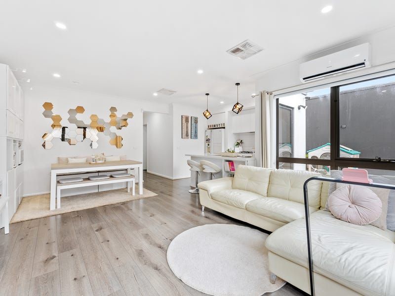 52 Yann Drive — photo 4 of 8
