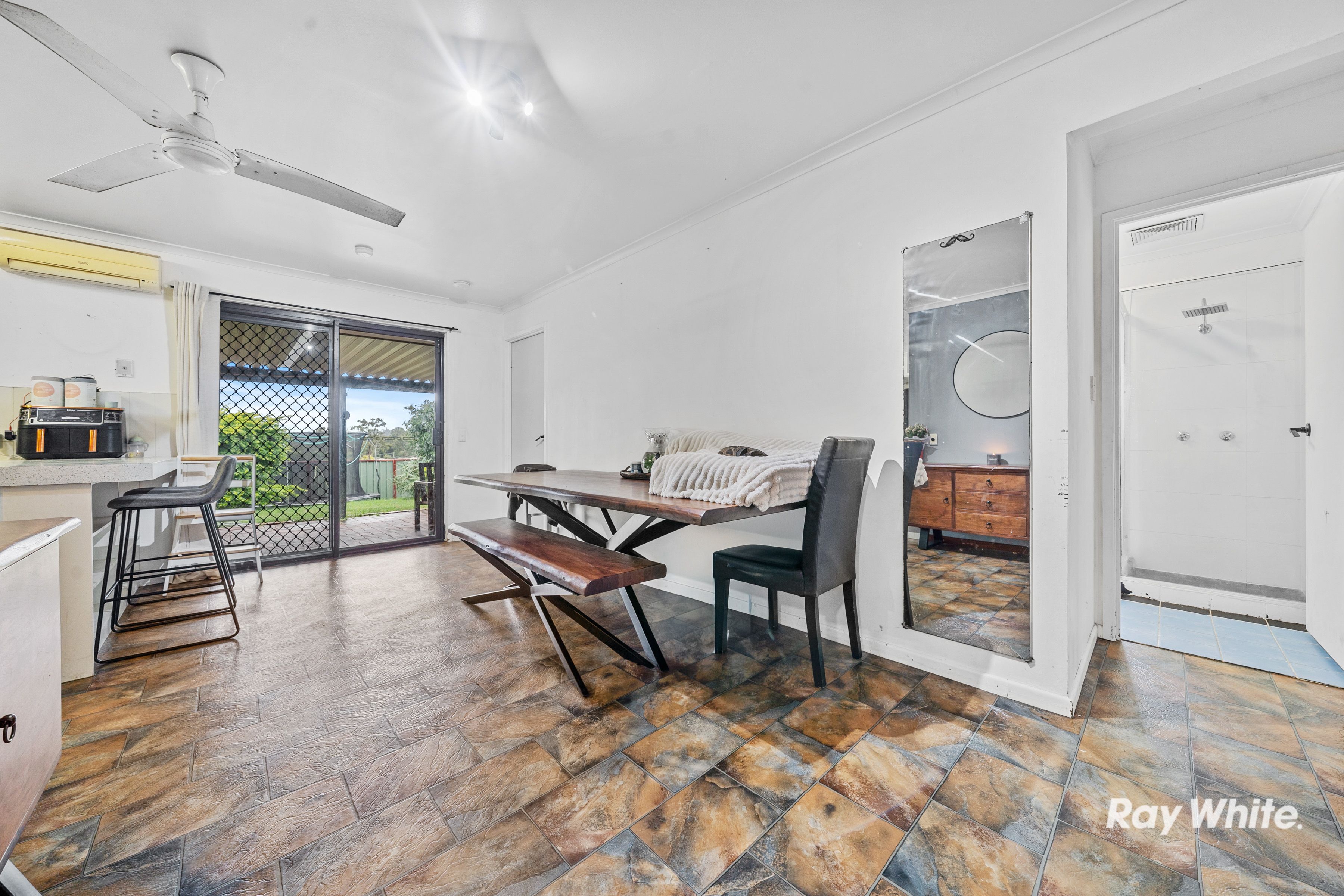18 King Arthur Boulevard — photo 5 of 16