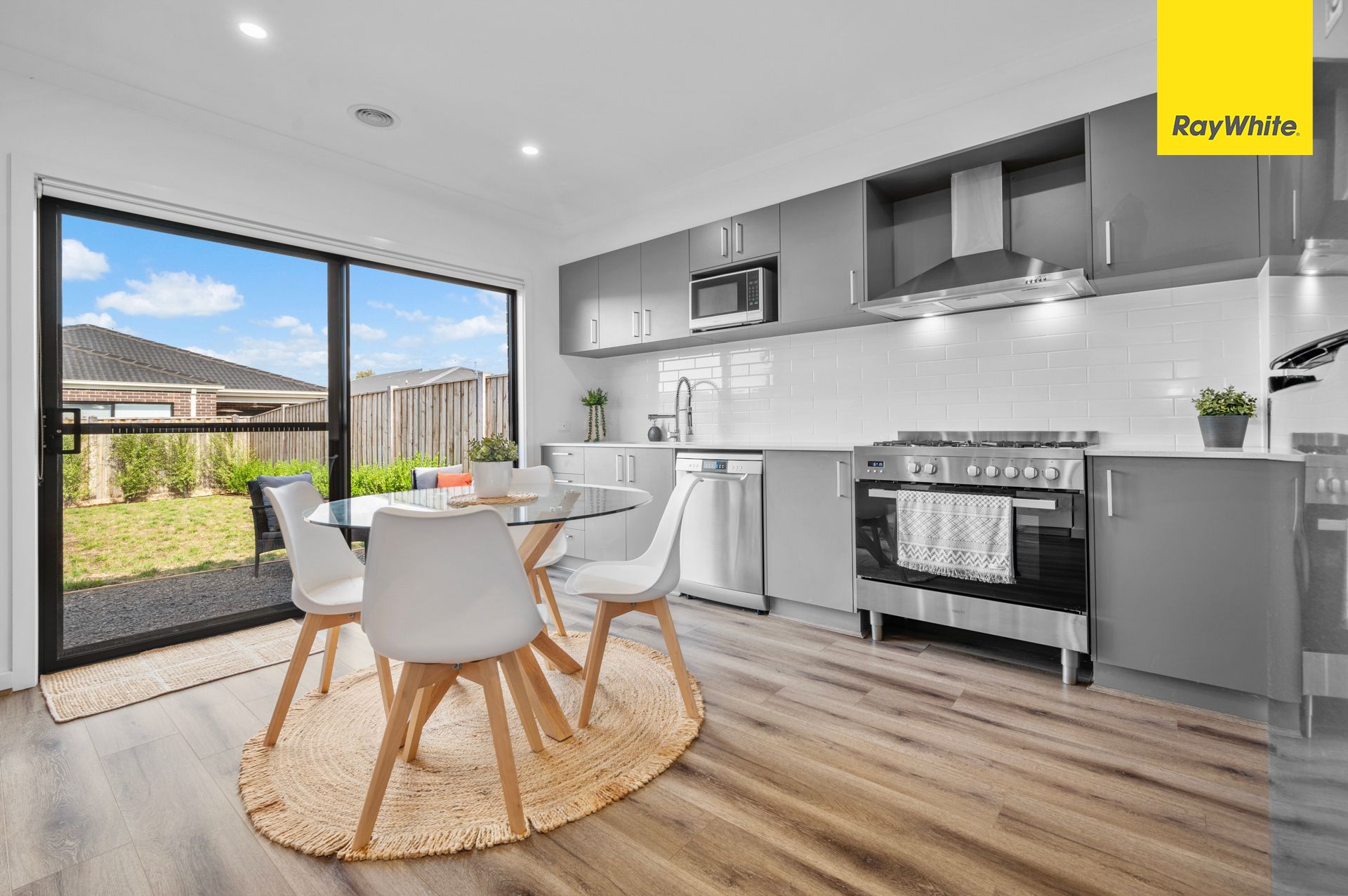 66 Kingdom Boulevard, WEIR VIEWS, VIC 3338 Sold House Ray White Melton