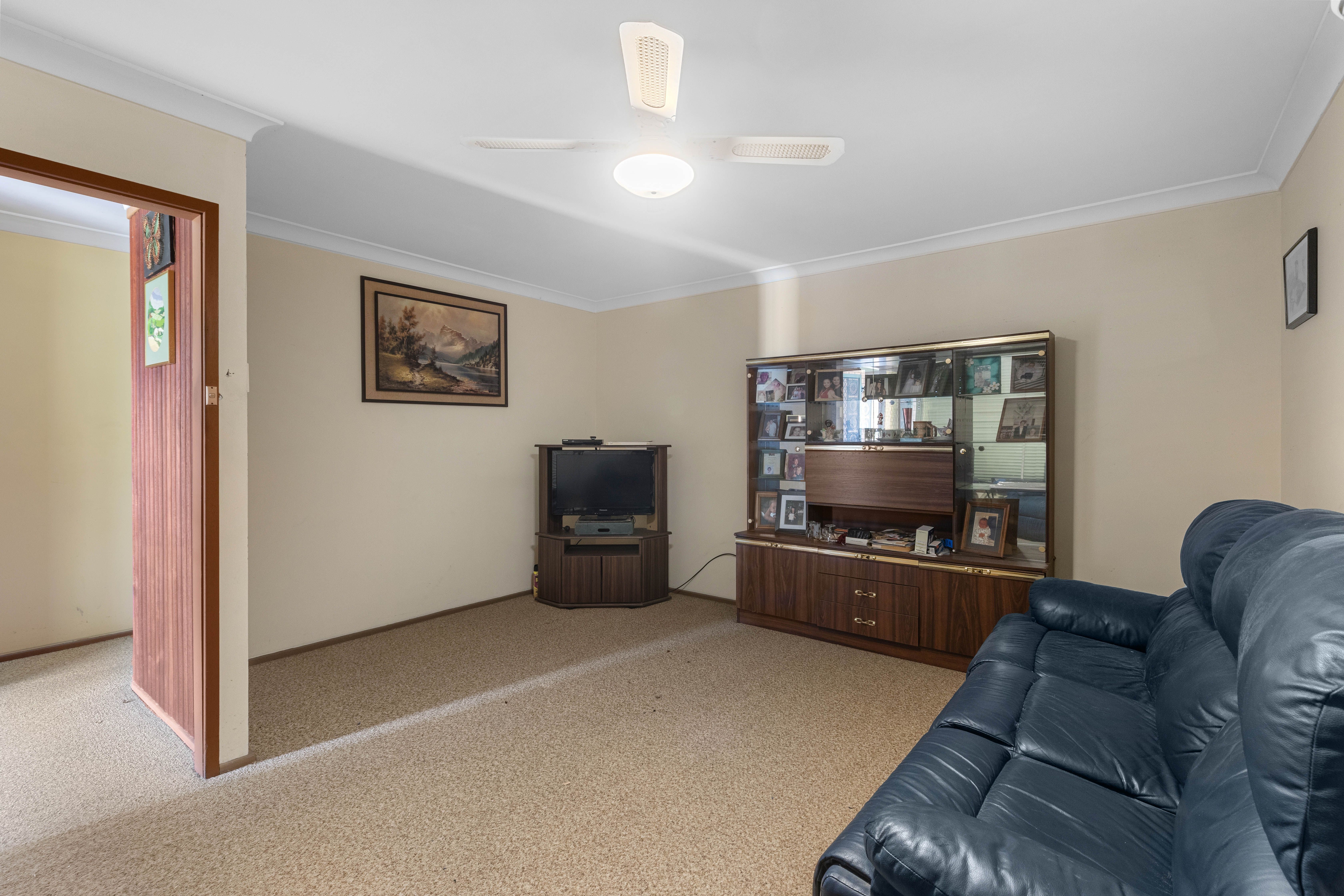 33 Apex Avenue, Picnic Point, NSW 2213