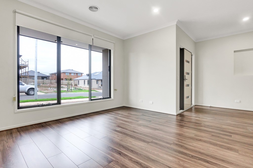 42 Bonhams Circuit, MANOR LAKES, VIC 3024
