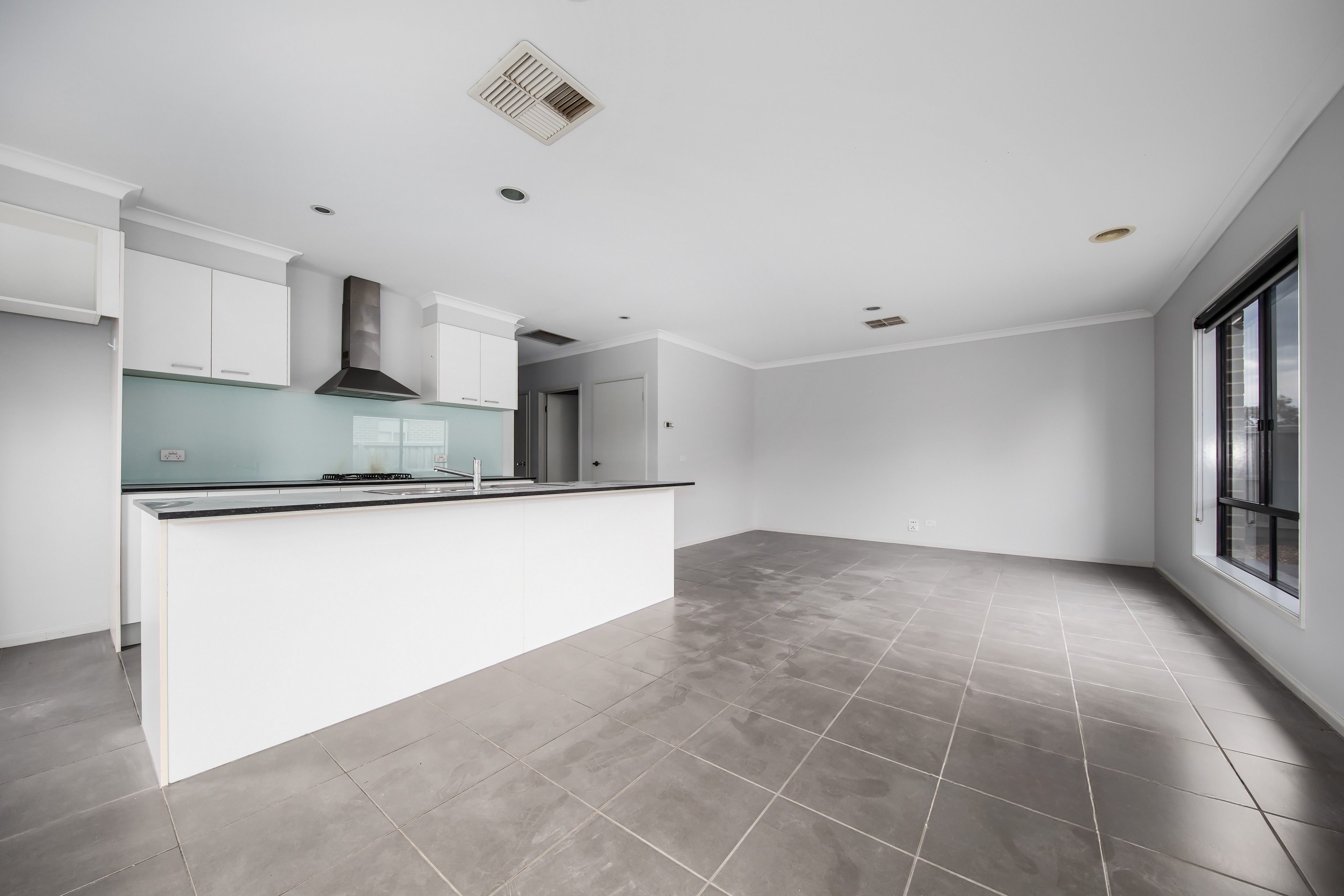10 Mathoura Avenue — photo 4 of 8