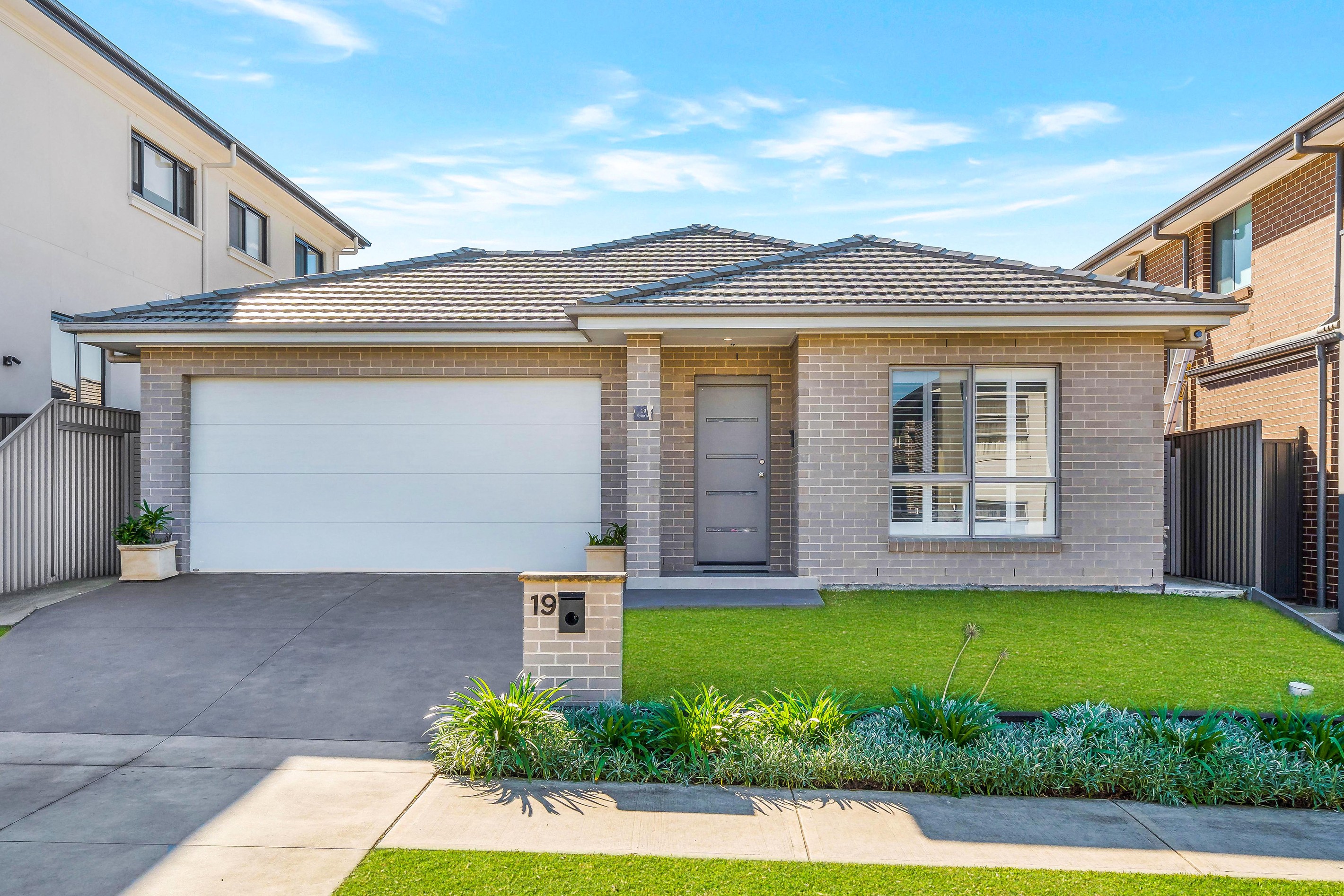 19 Flying Avenue, Middleton Grange, NSW 2171
