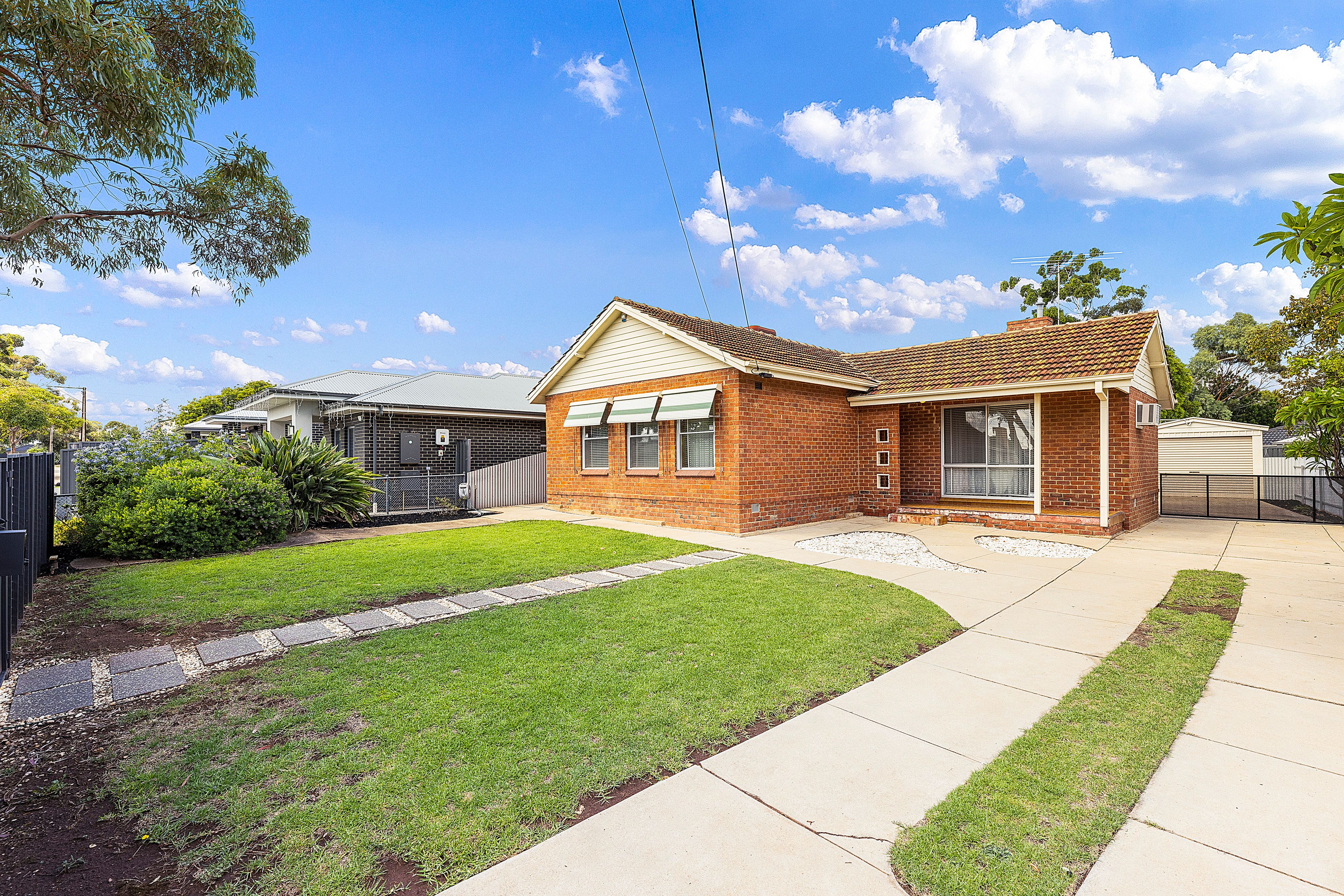 9 Selkirk Avenue, Clearview, SA 5085